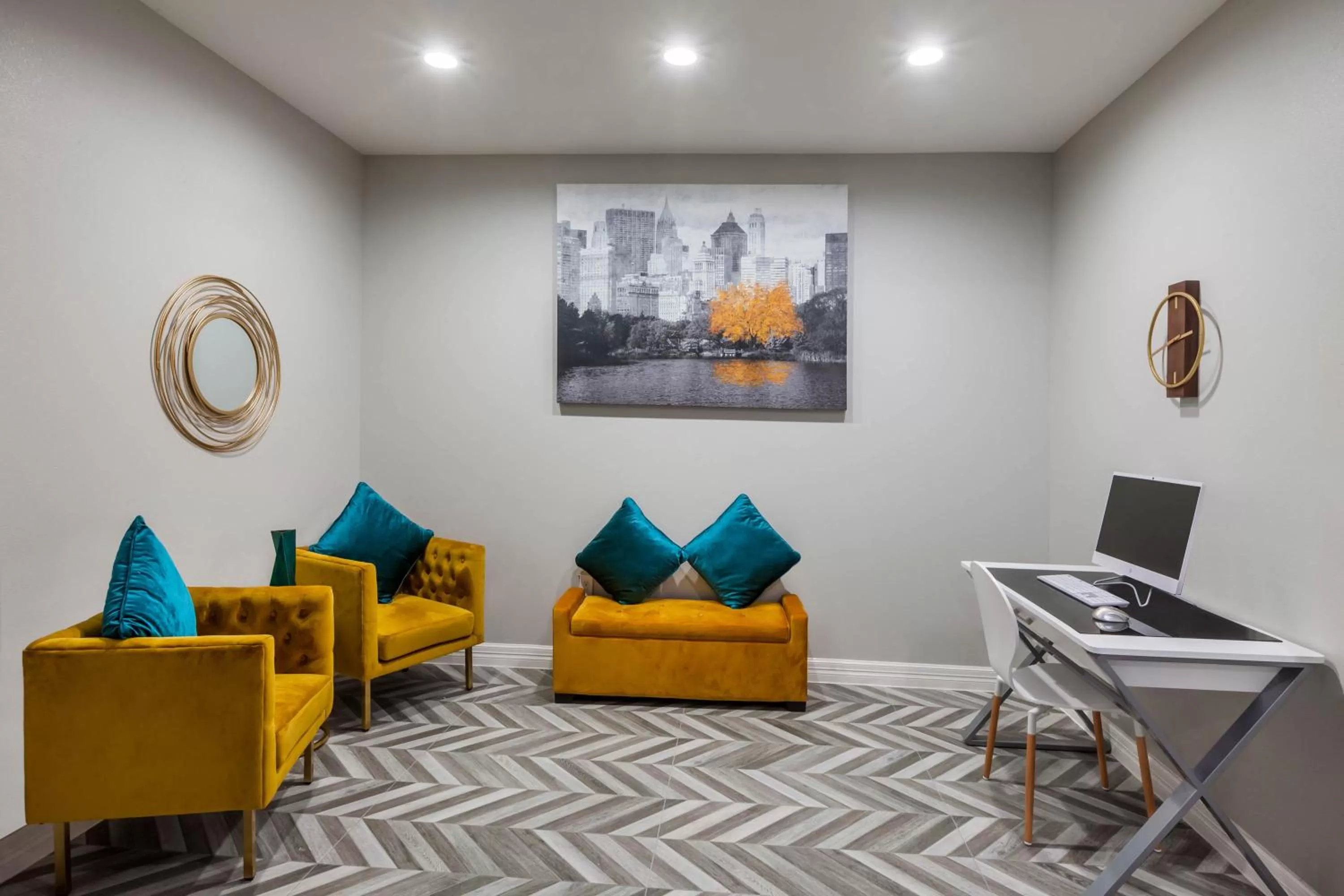 Seating area in Super 8 by Wyndham Kingwood Houston North