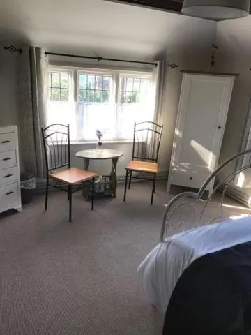 Bedroom, Bed in Willow Cottage