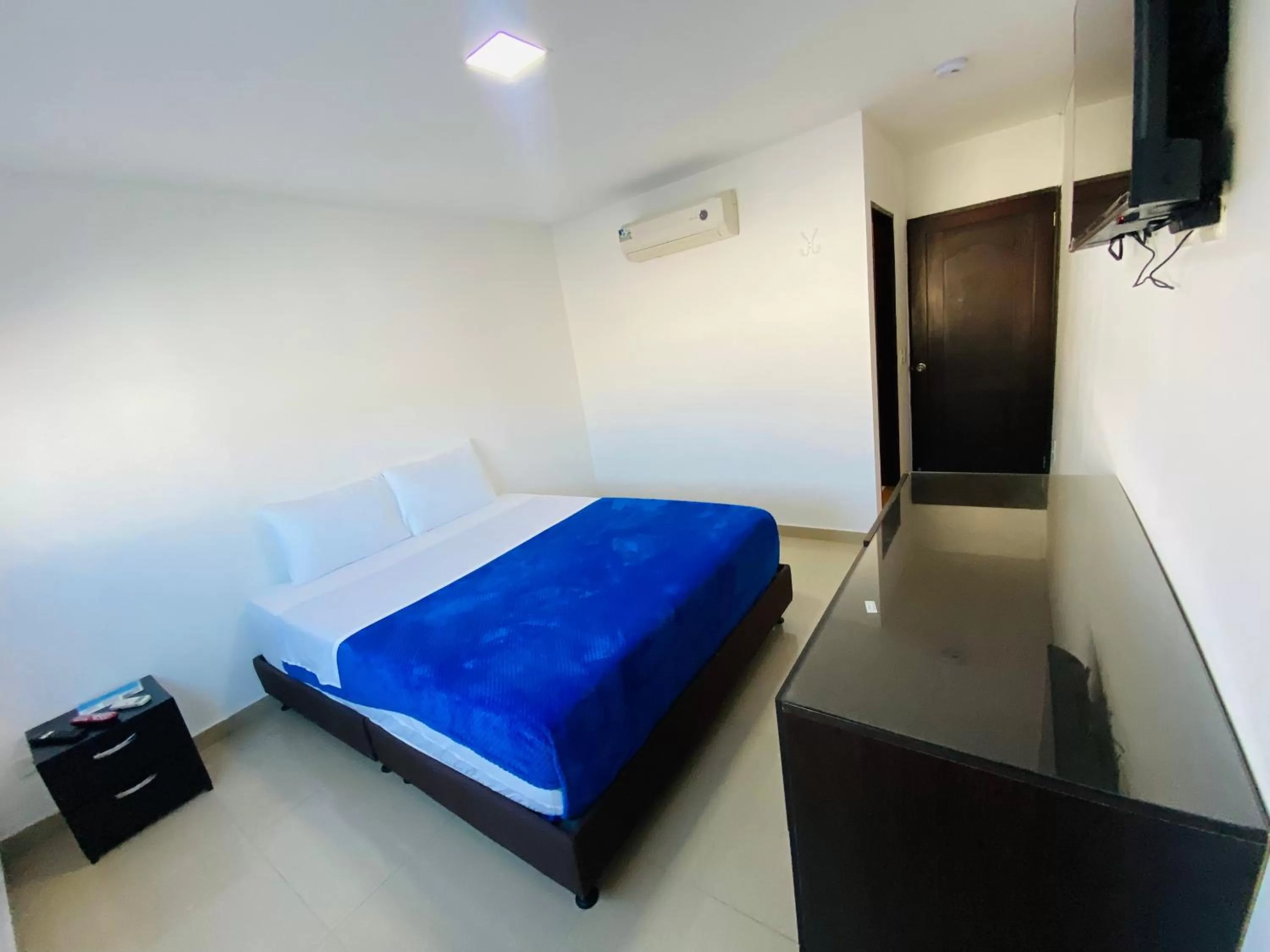 Photo of the whole room, Bed in Hotel Parque de los Novios Inn