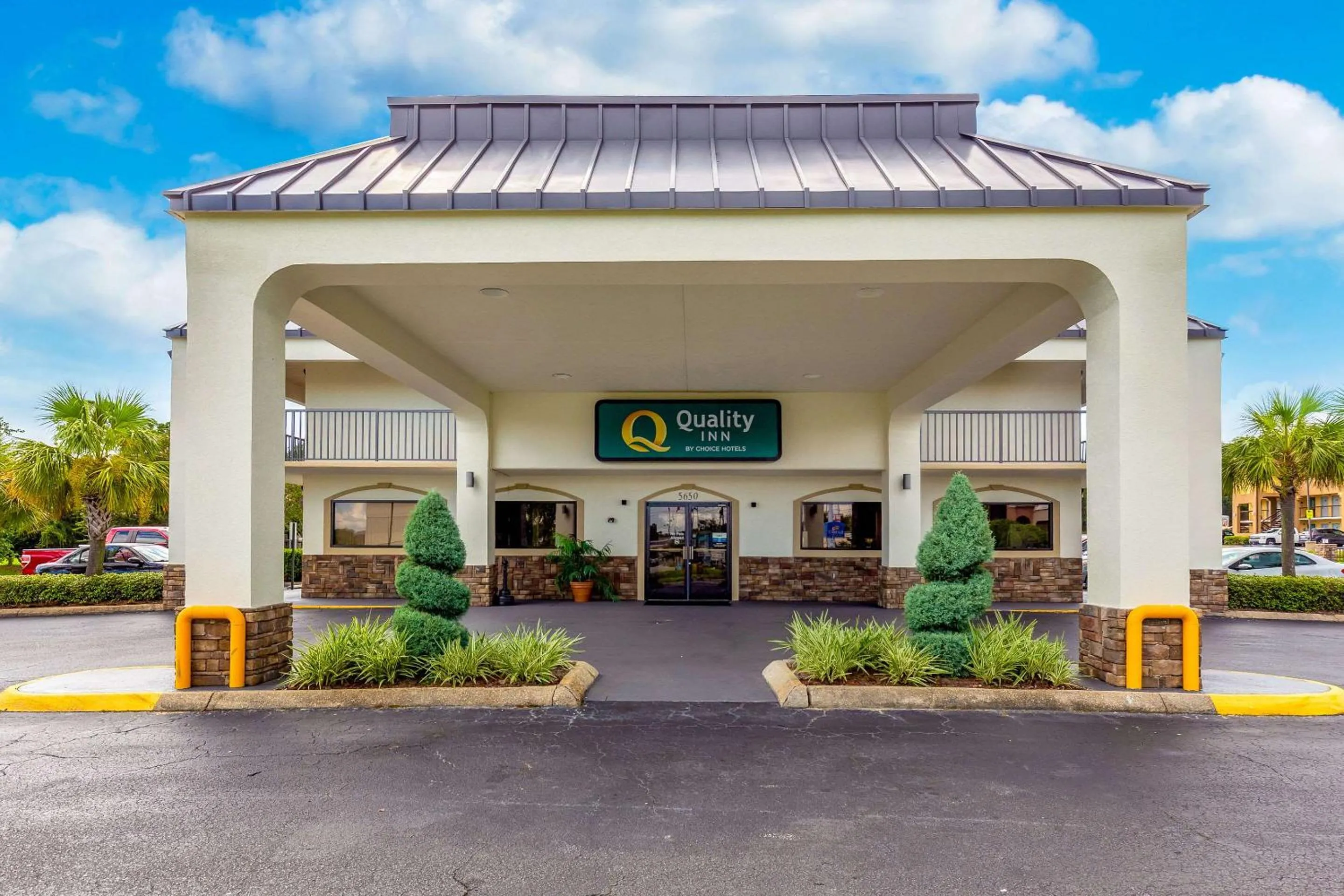 Property building in Quality Inn Mobile West Tillmans Corner