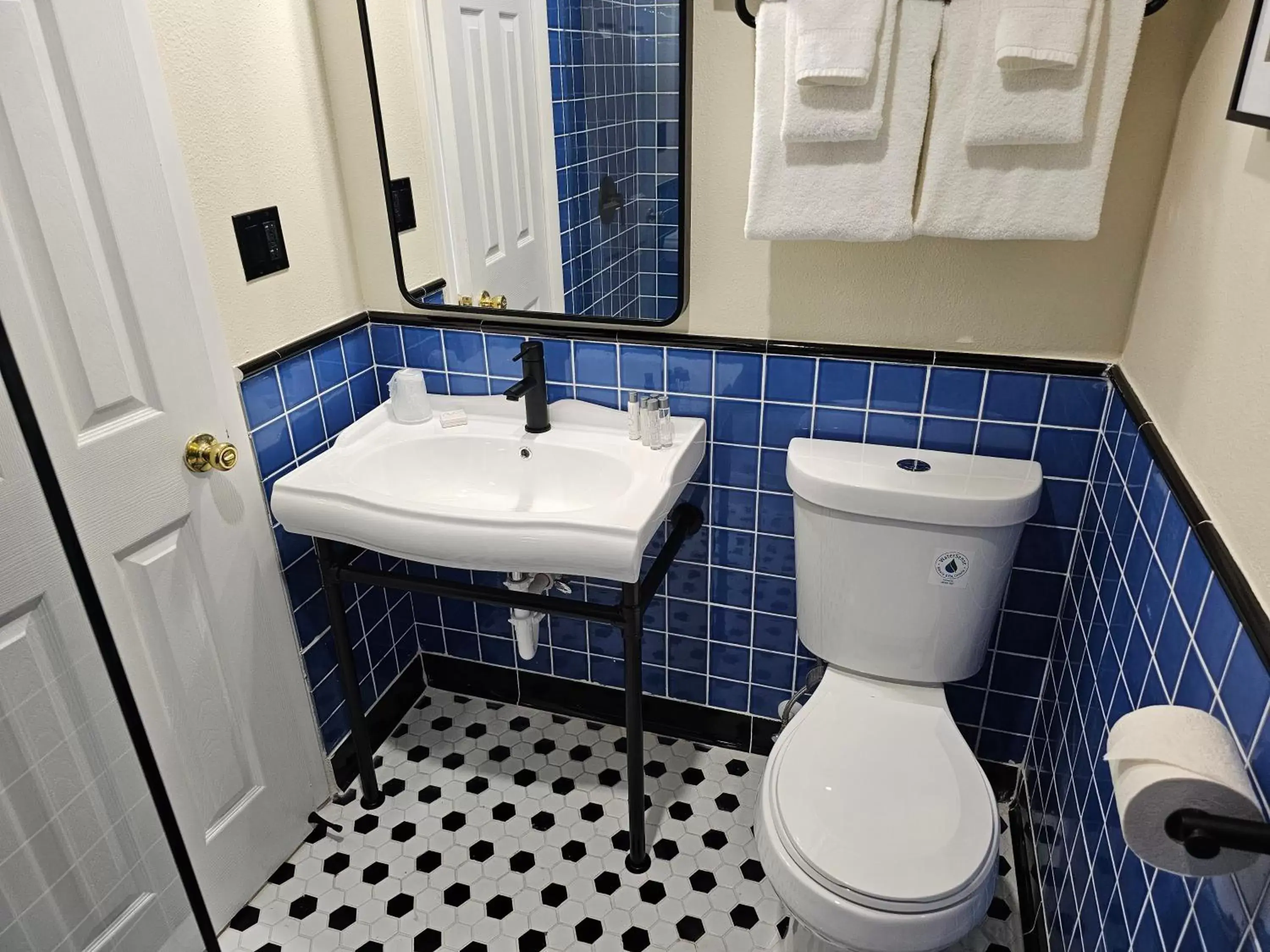 Double Room with Lake View in The Hotel Laurel at Seneca Double Room with Lake View in The Hotel Laurel at Seneca