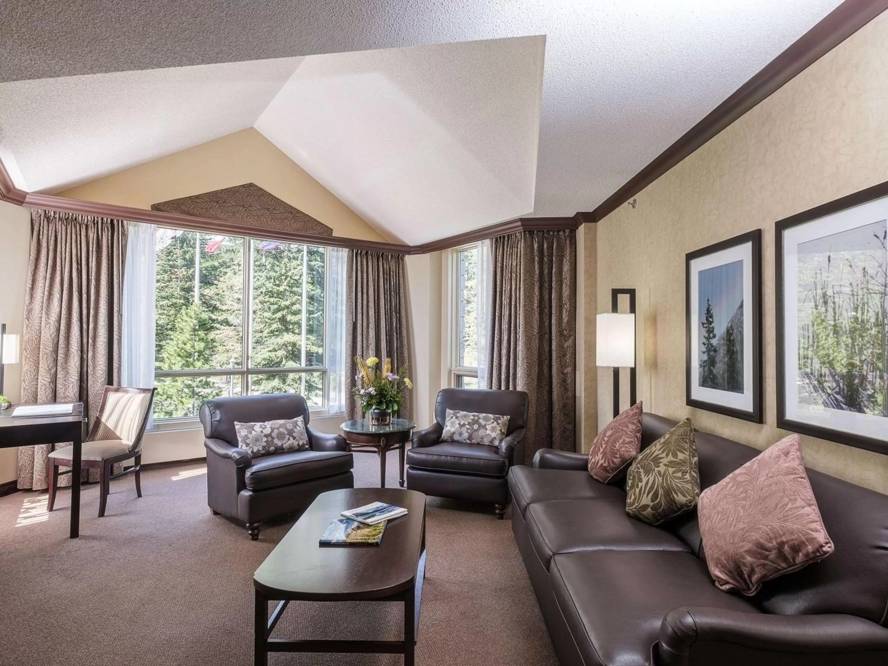 Classic King Suite in Rimrock Banff, Emblems Collection