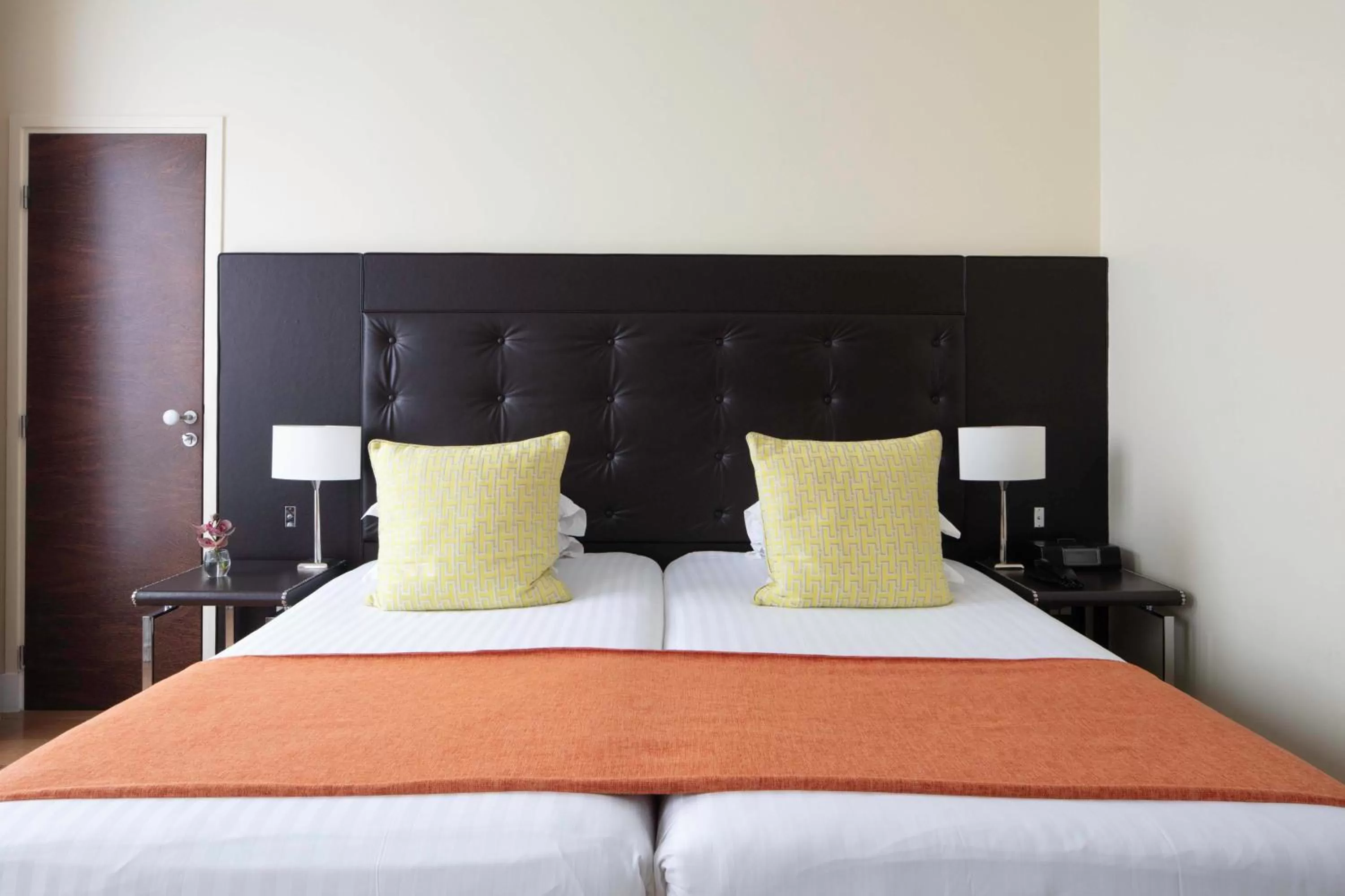 Bed in Le 123 Elysees - Astotel