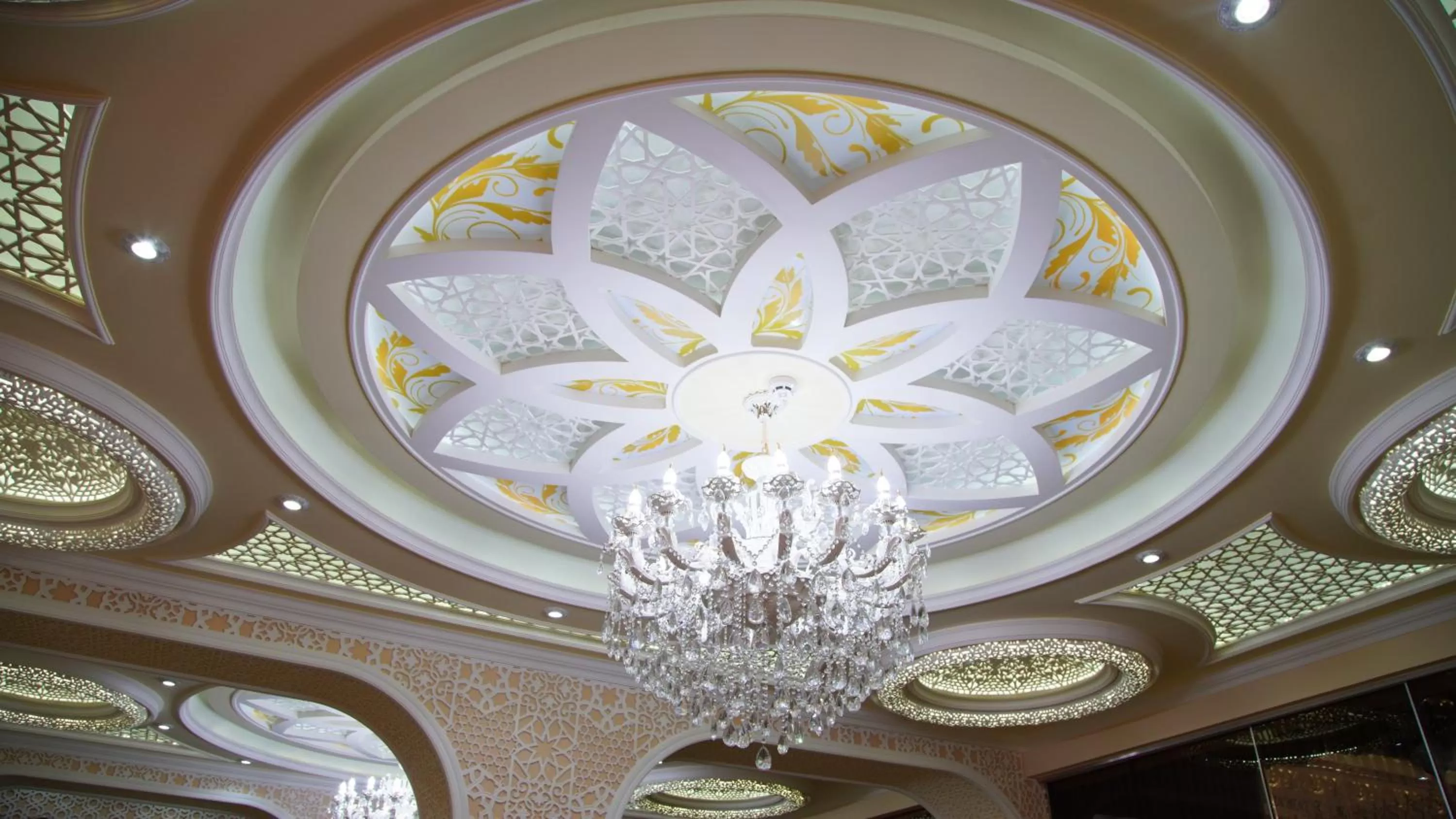 Restaurant/places to eat in Sumaya Hotel