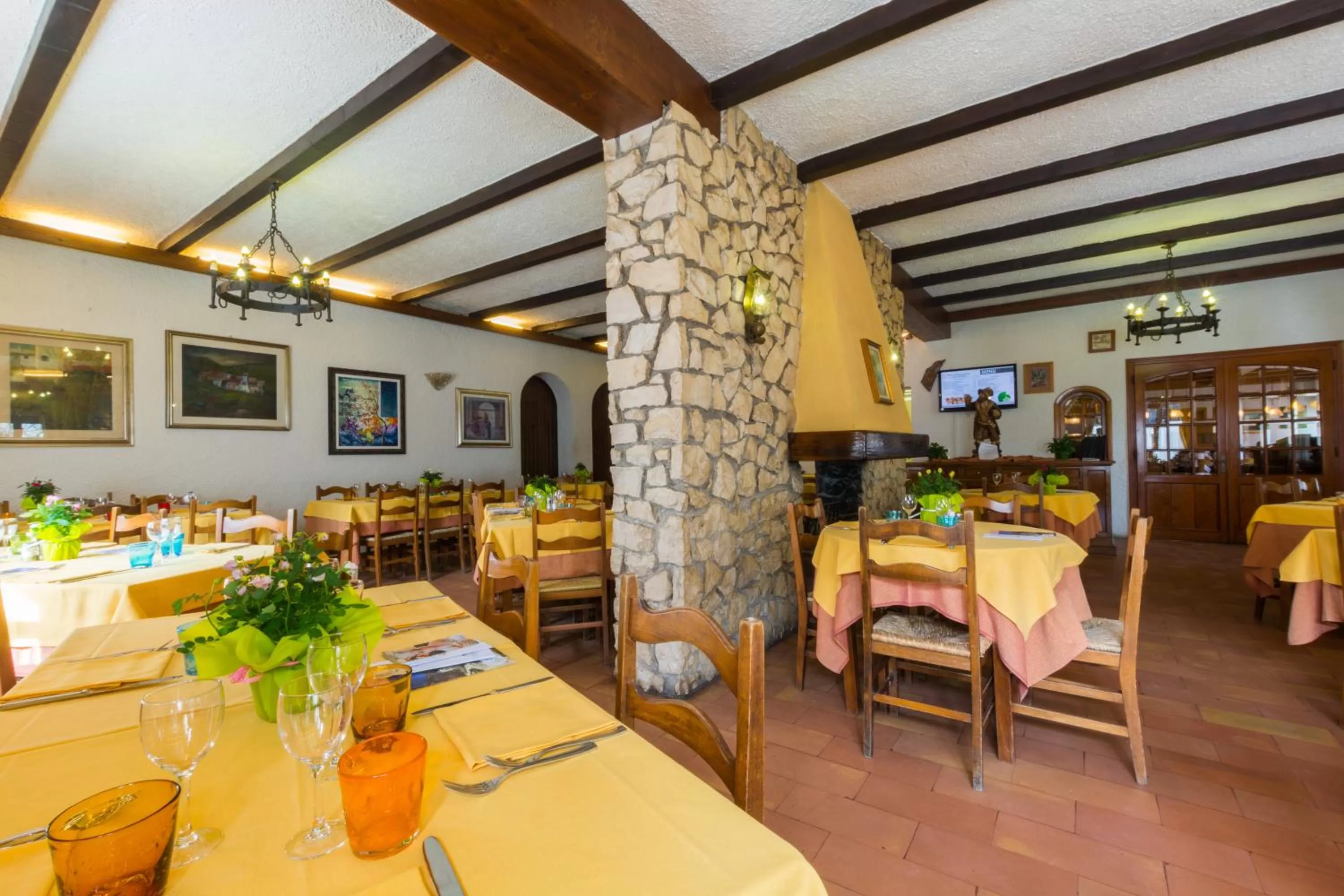 Restaurant/Places to Eat in Albergo Dalla Mena
