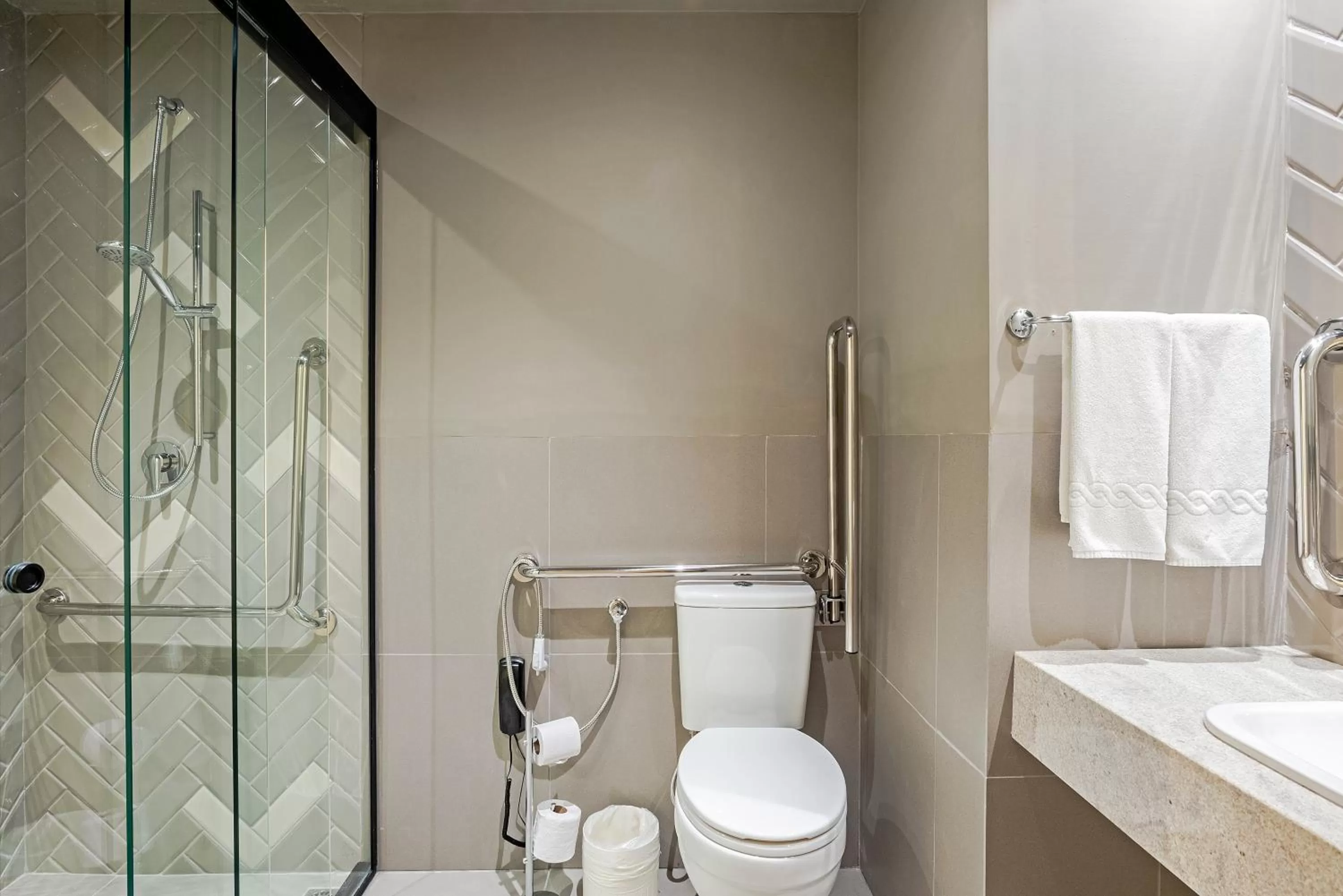 Toilet in Slim Curitiba Alto da XV