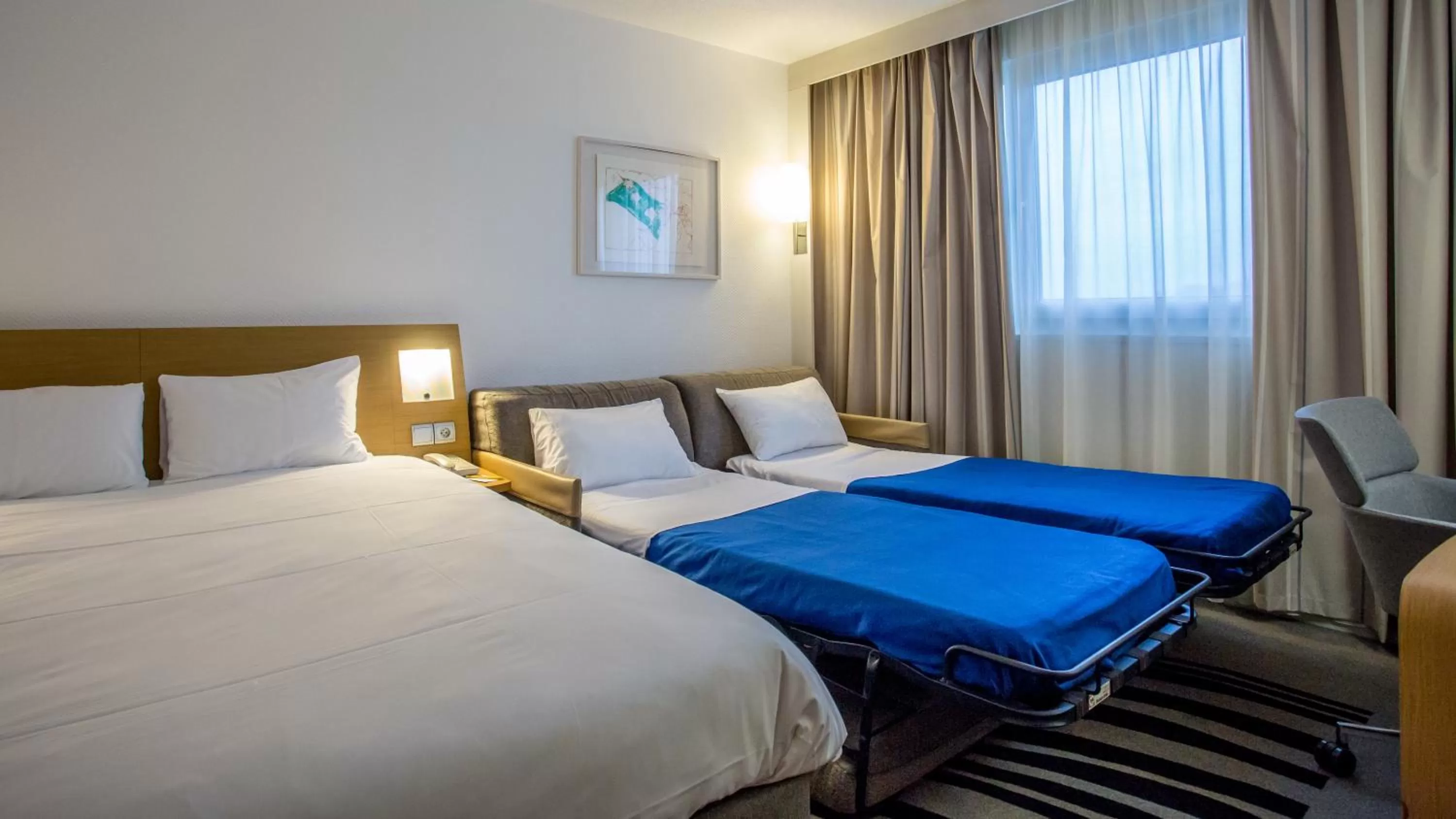 Bedroom, Bed in Novotel Bourges