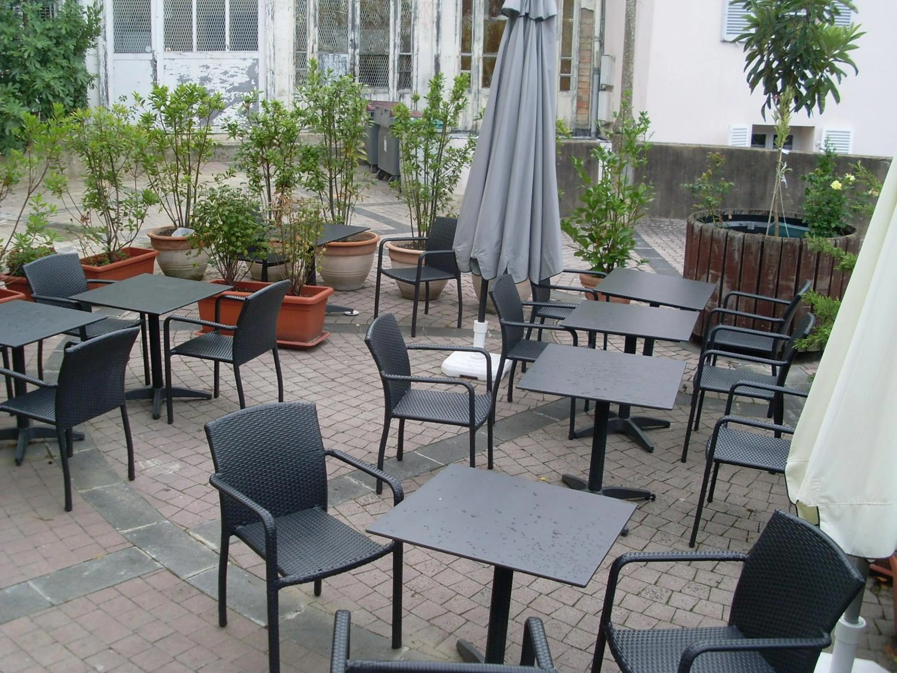 Patio in Hôtel Le Parc
