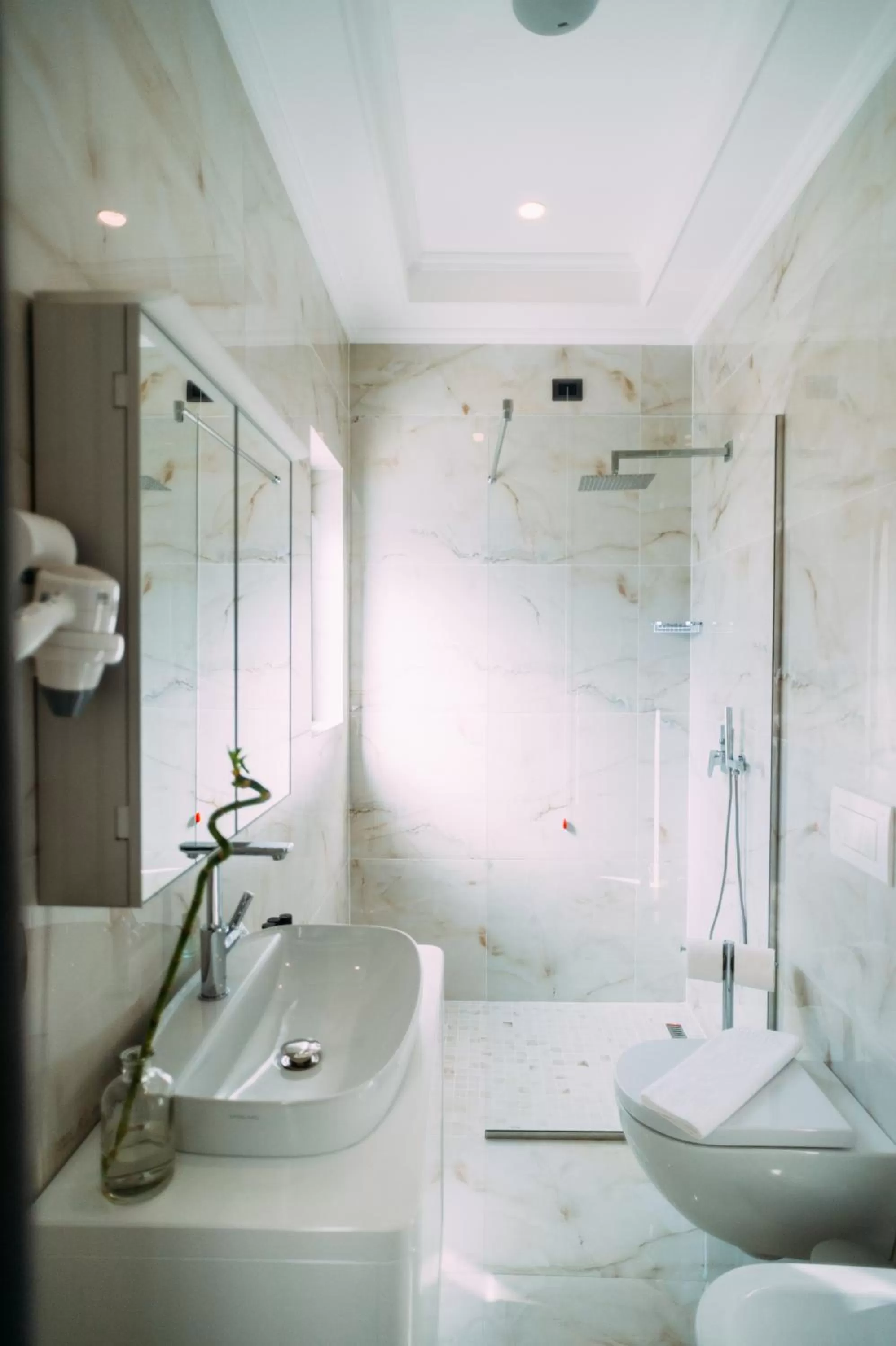 Shower in Hotel Stela Center