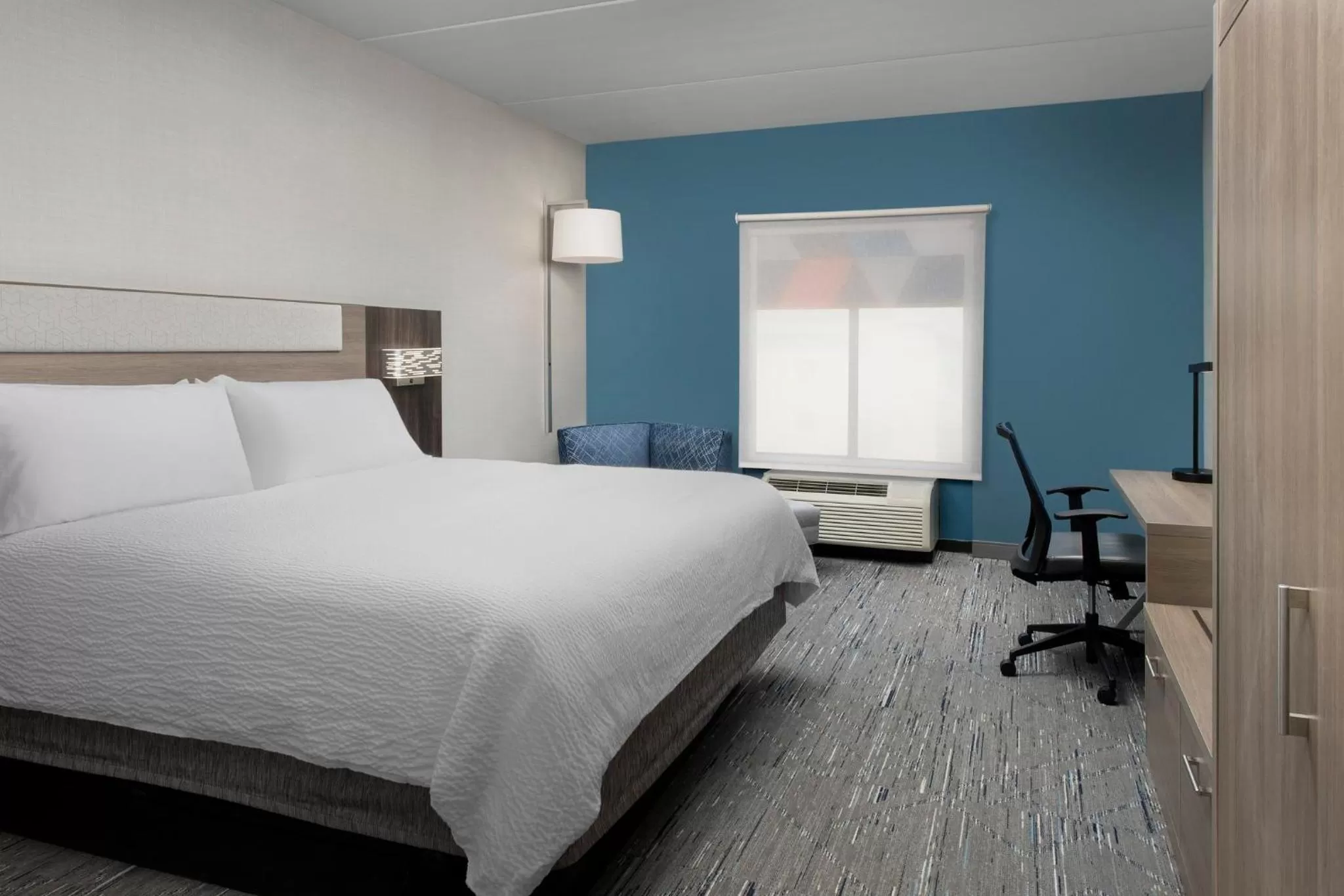 Photo of the whole room, Bed in Holiday Inn Express & Suites Knoxville-Clinton by IHG