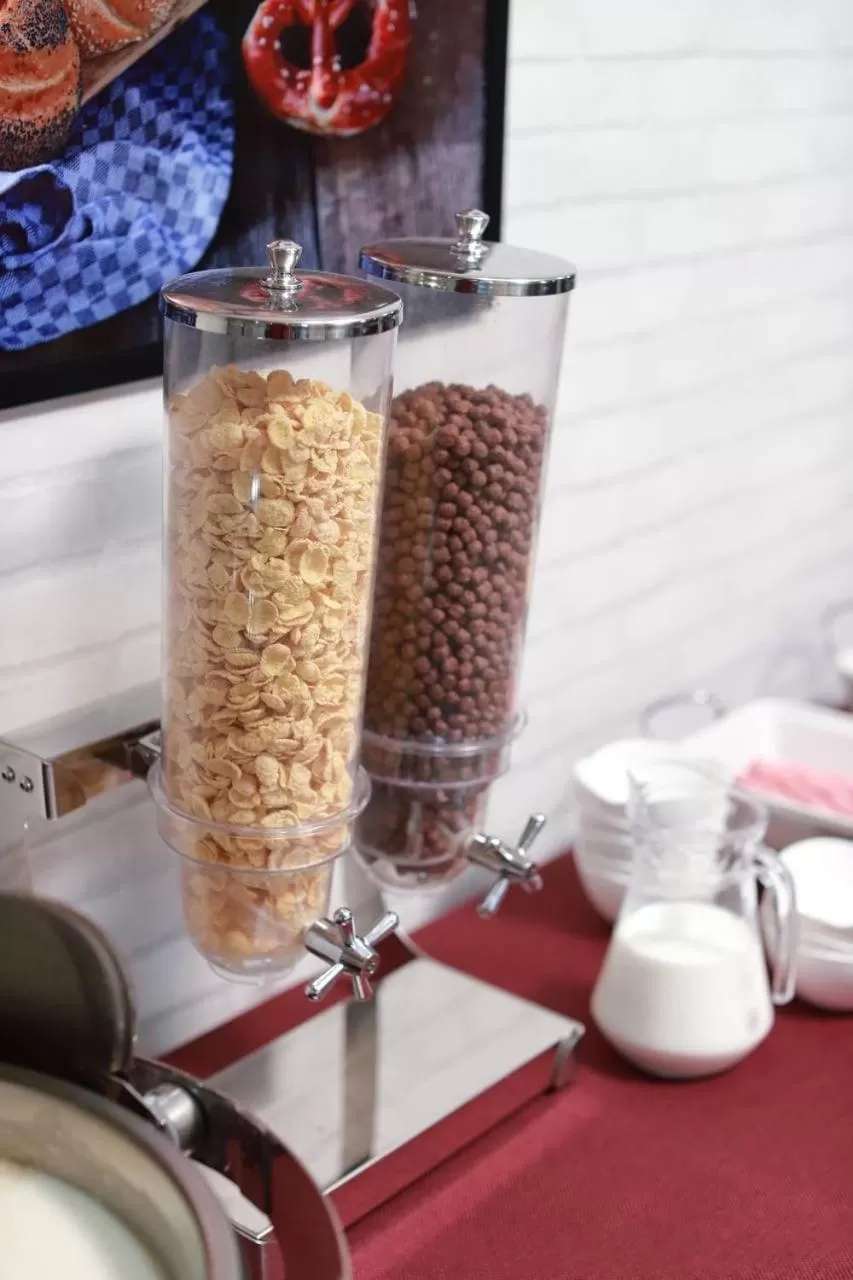 Coffee/tea facilities, Food in Comfort Hotel