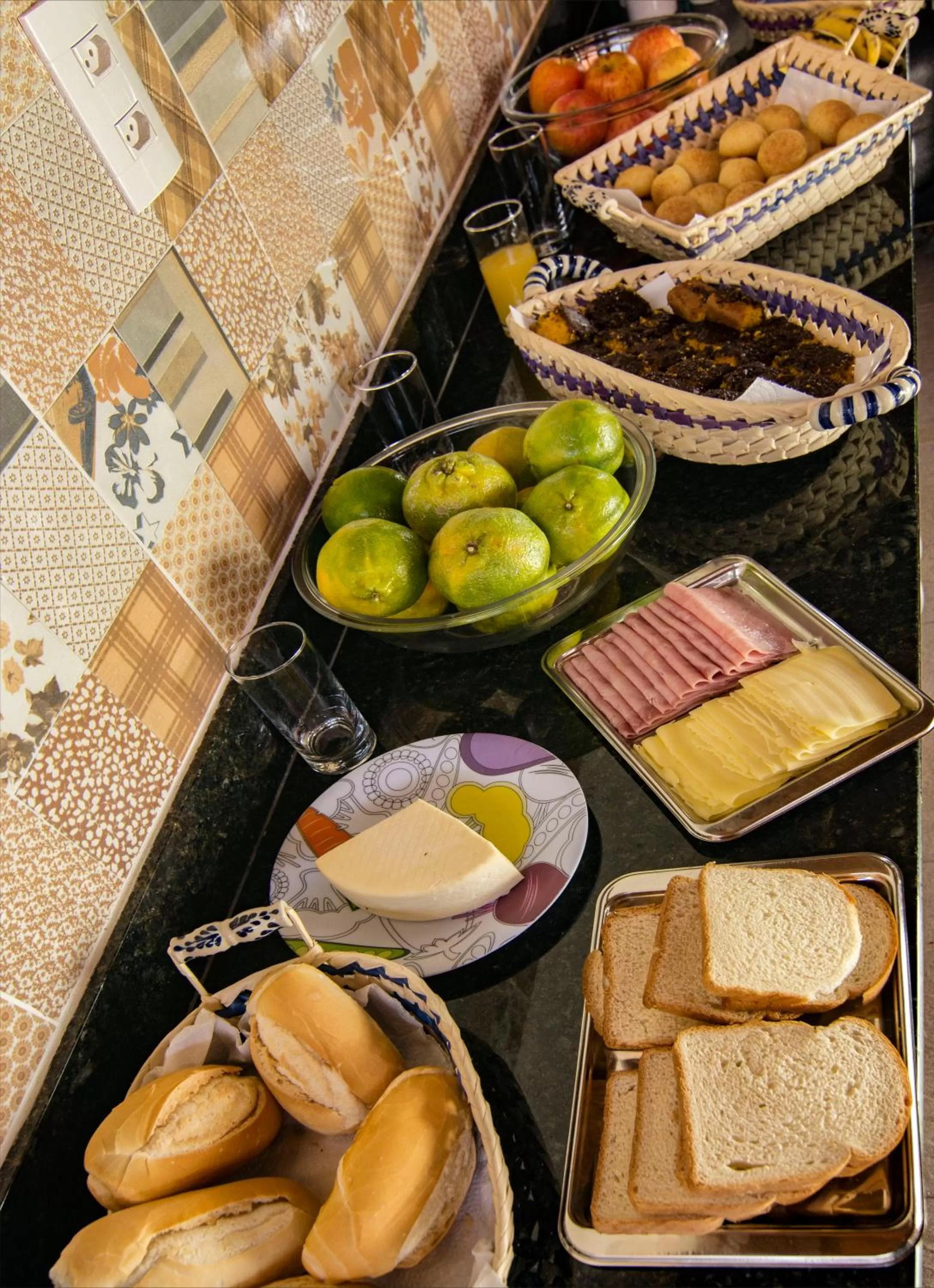 Buffet breakfast, Food in Pousada Araxá