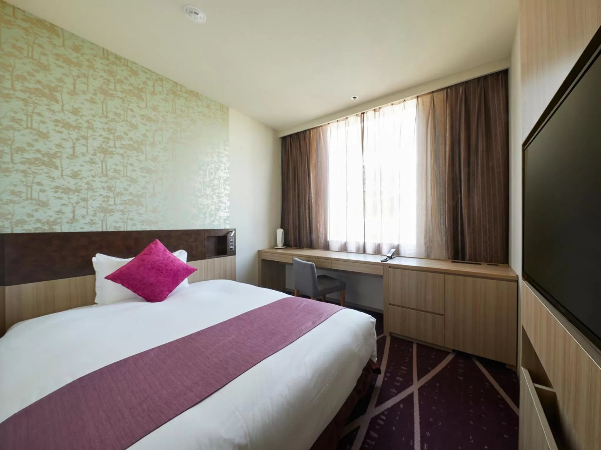 Photo of the whole room, Bed in Hotel Metropolitan Saitama-Shintoshin