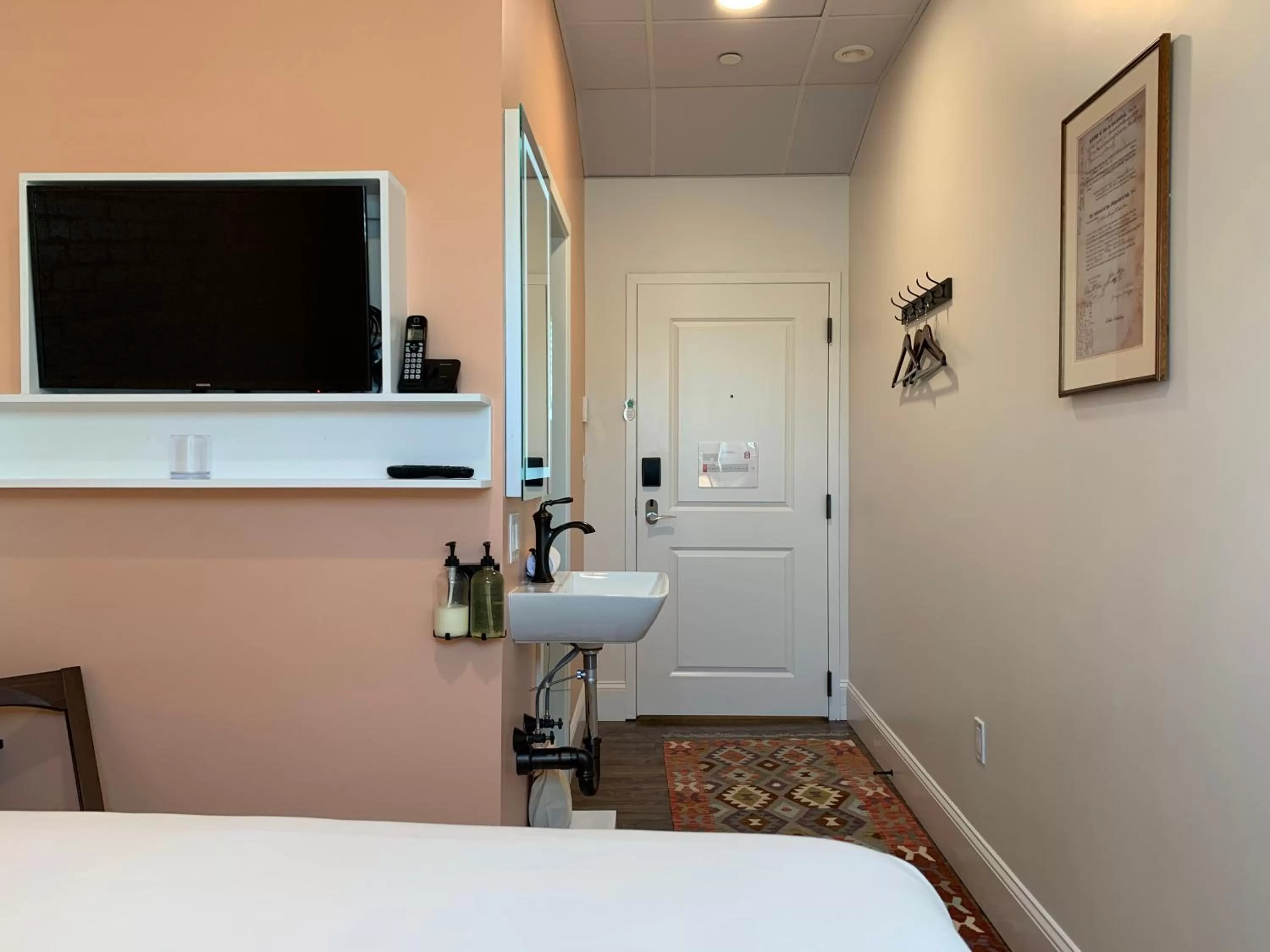 Bed in The Cabot Lodge