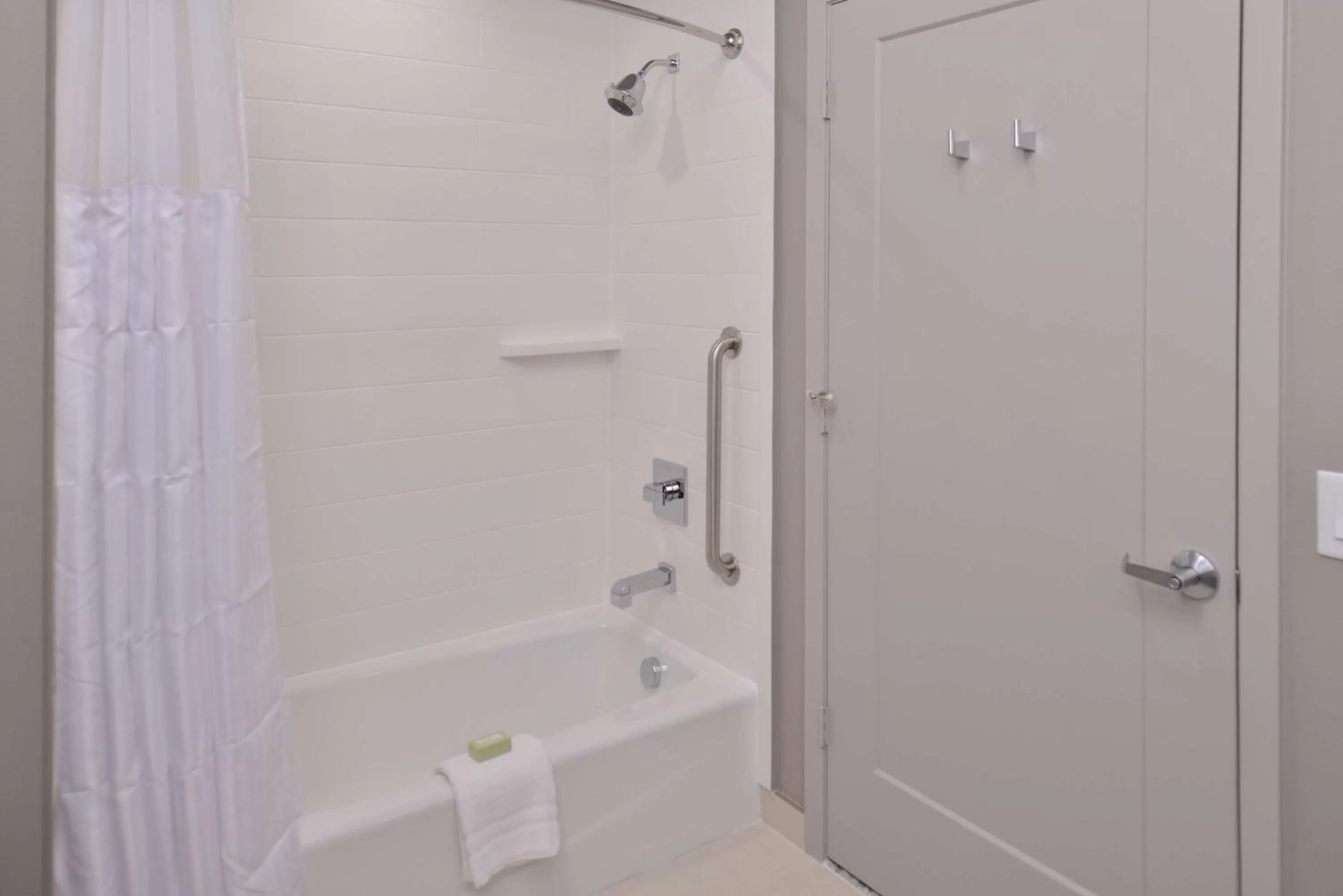 Photo of the whole room, Bathroom in Best Western Premier Energy Corridor