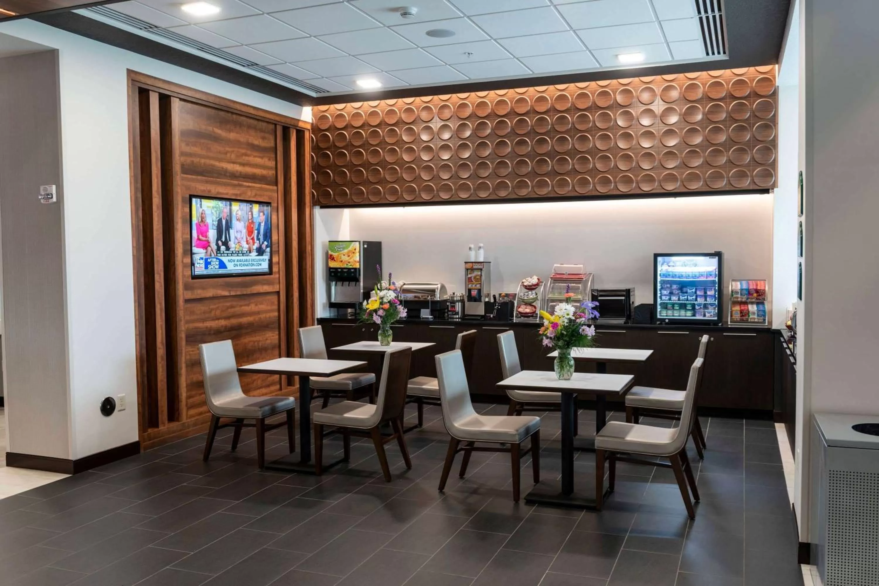 Restaurant/places to eat in Wingate by Wyndham Angola