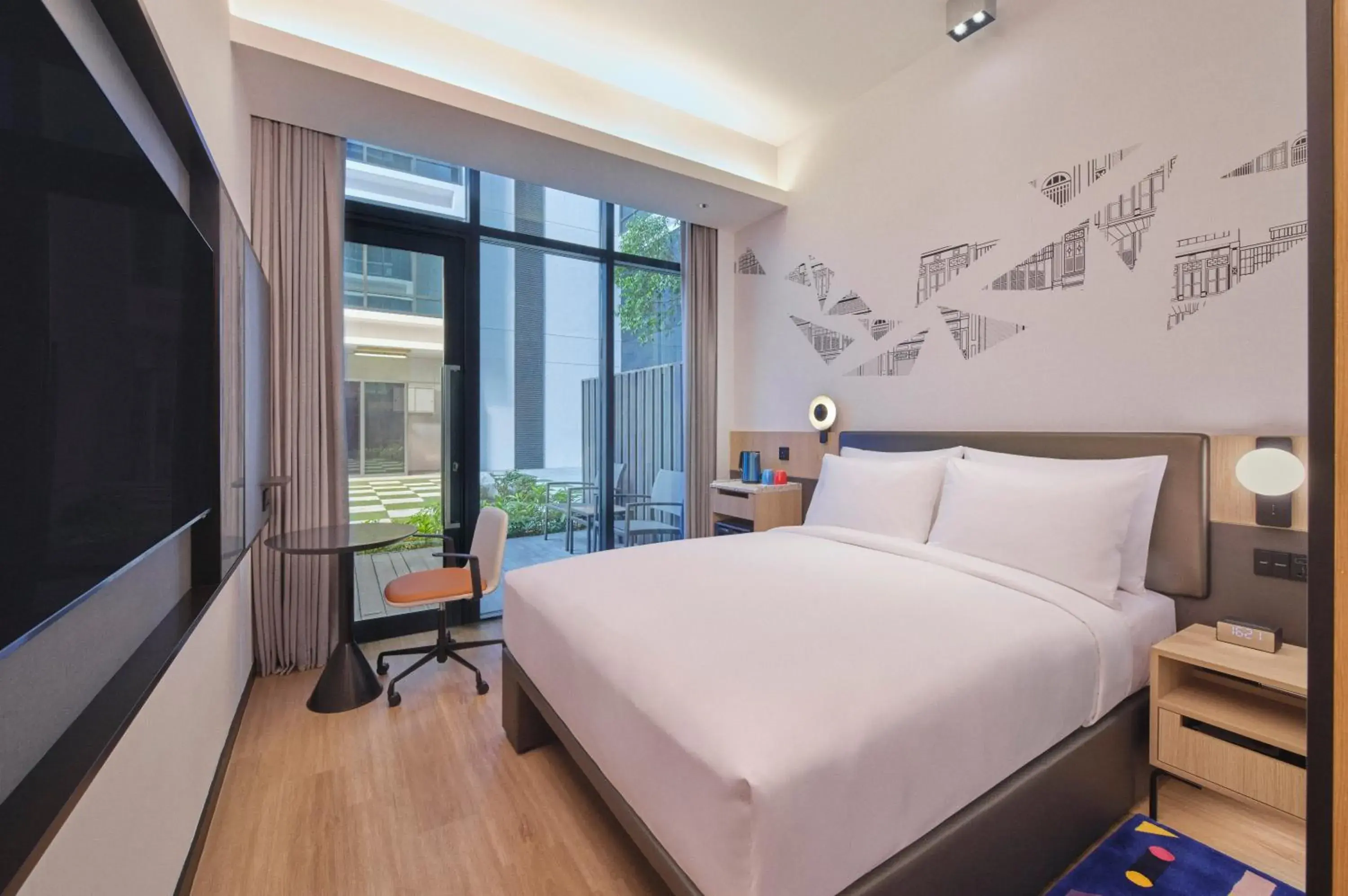 Breezy, Guest room, 1 Queen, East Wing, Patio in Aloft Singapore Novena Breezy, Guest room, 1 Queen, East Wing, Patio in Aloft Singapore Novena