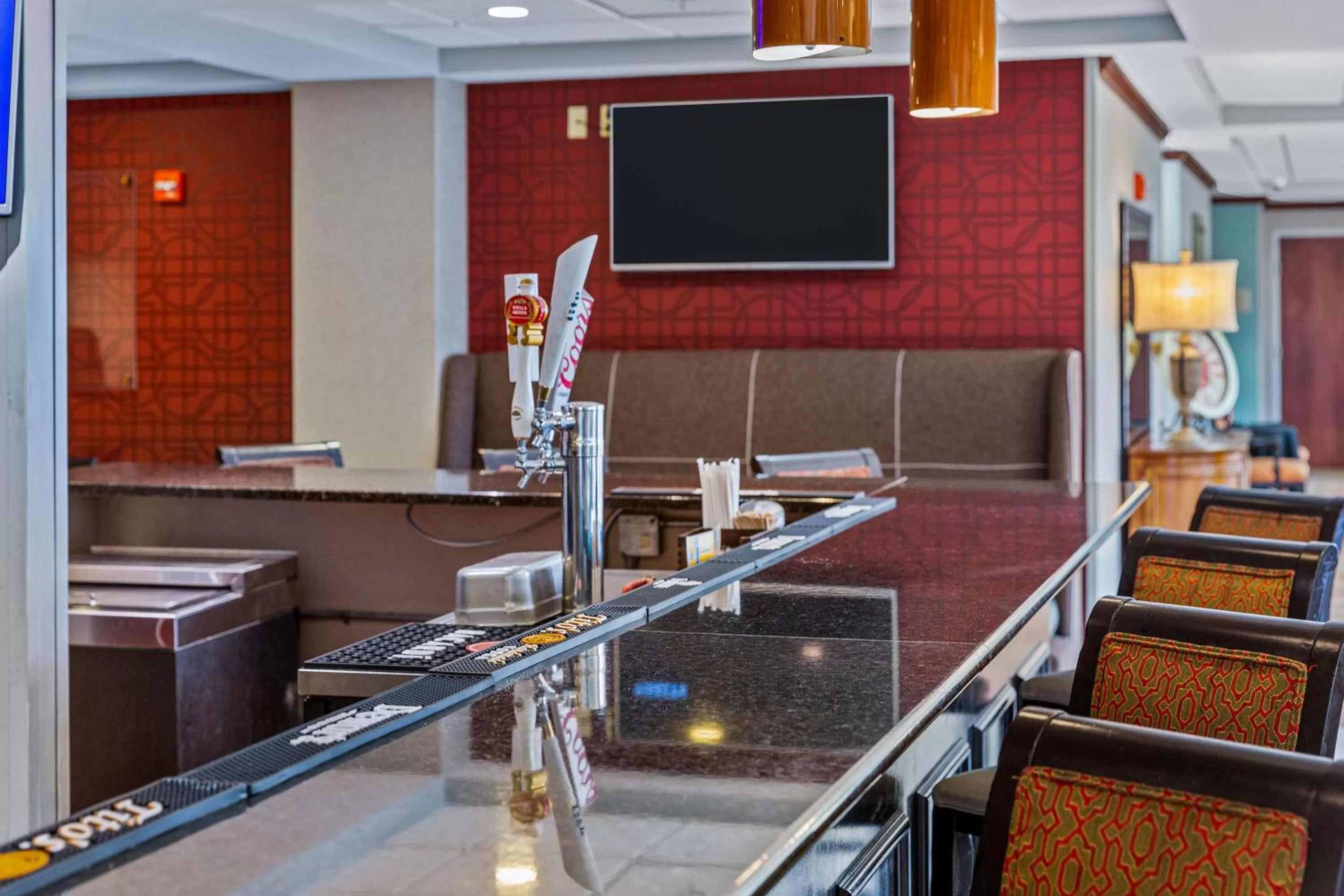 Lounge or bar in Hilton Garden Inn Starkville
