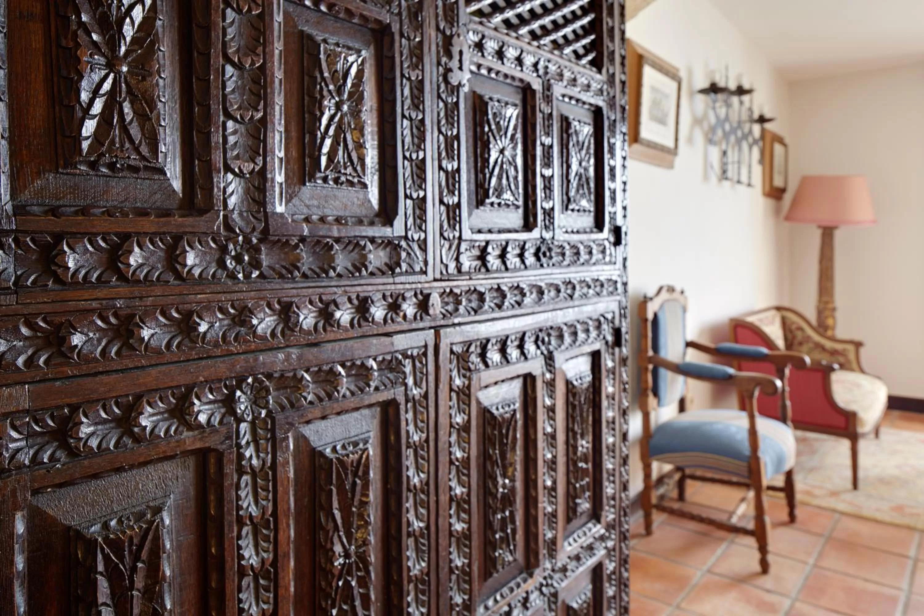 Decorative detail in Saiaz Getaria Hotela