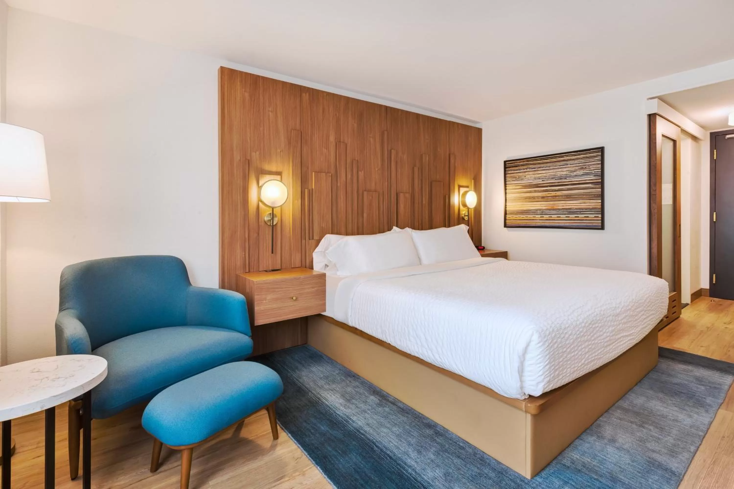 Photo of the whole room, Bed in Hotel Indigo Detroit Downtown by IHG