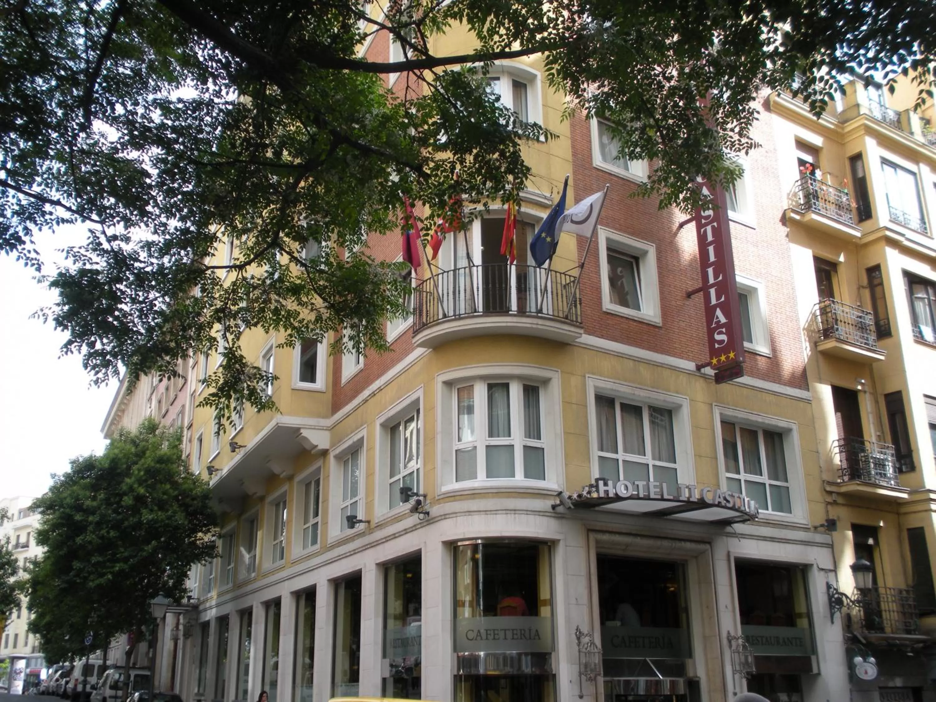 Facade/entrance in II Castillas Madrid