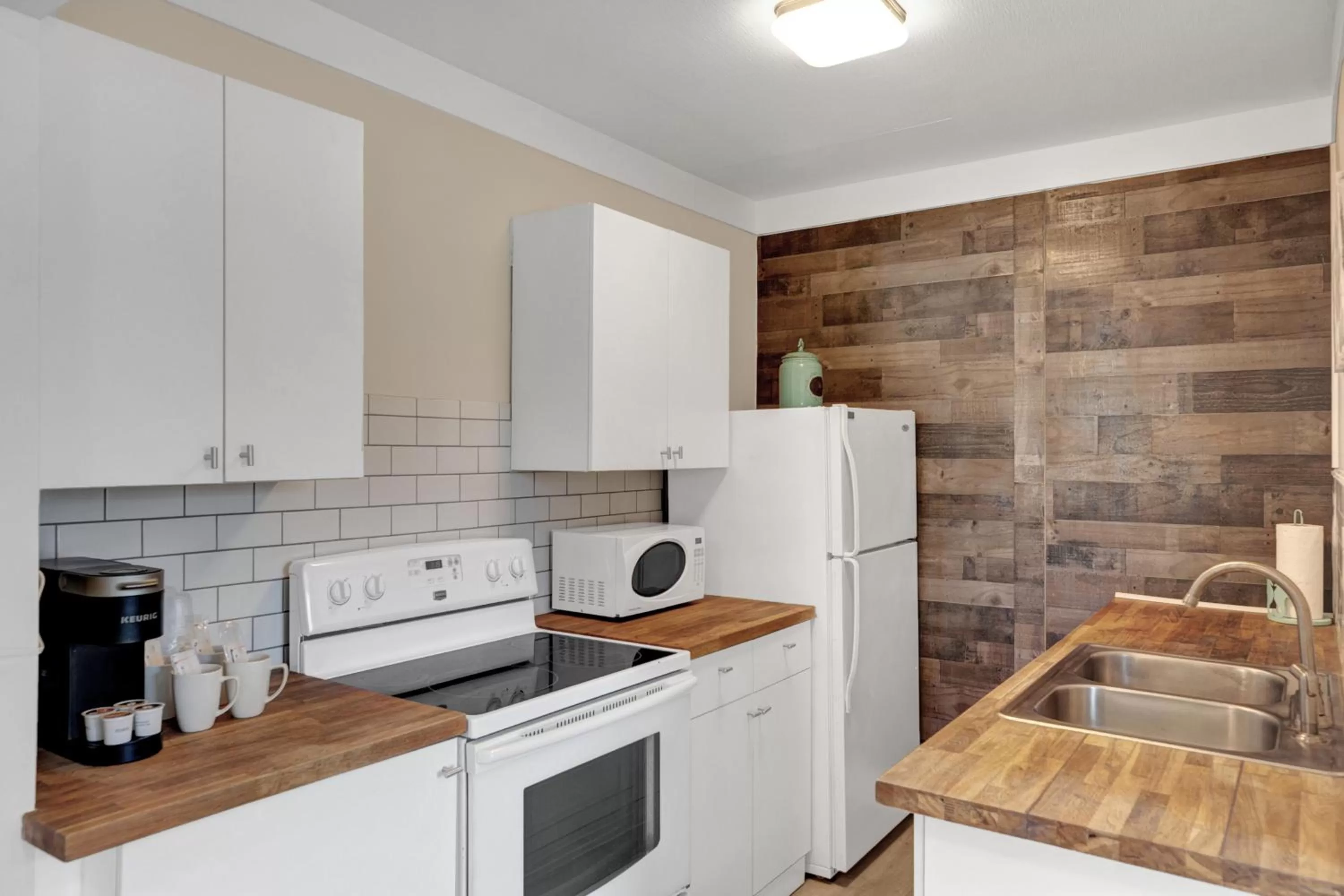 Kitchen or kitchenette in Seascape Resort & Marina