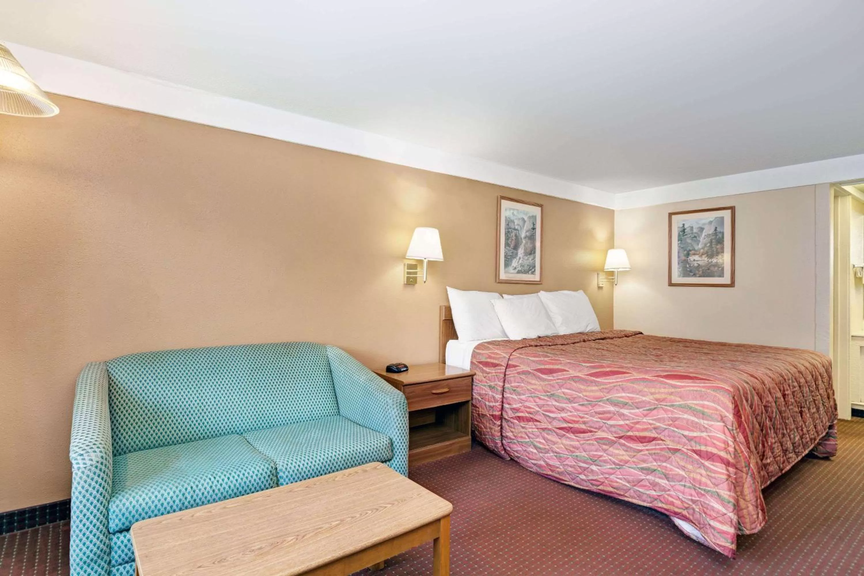 Photo of the whole room, Bed in Knights Inn Charleston West Virginia