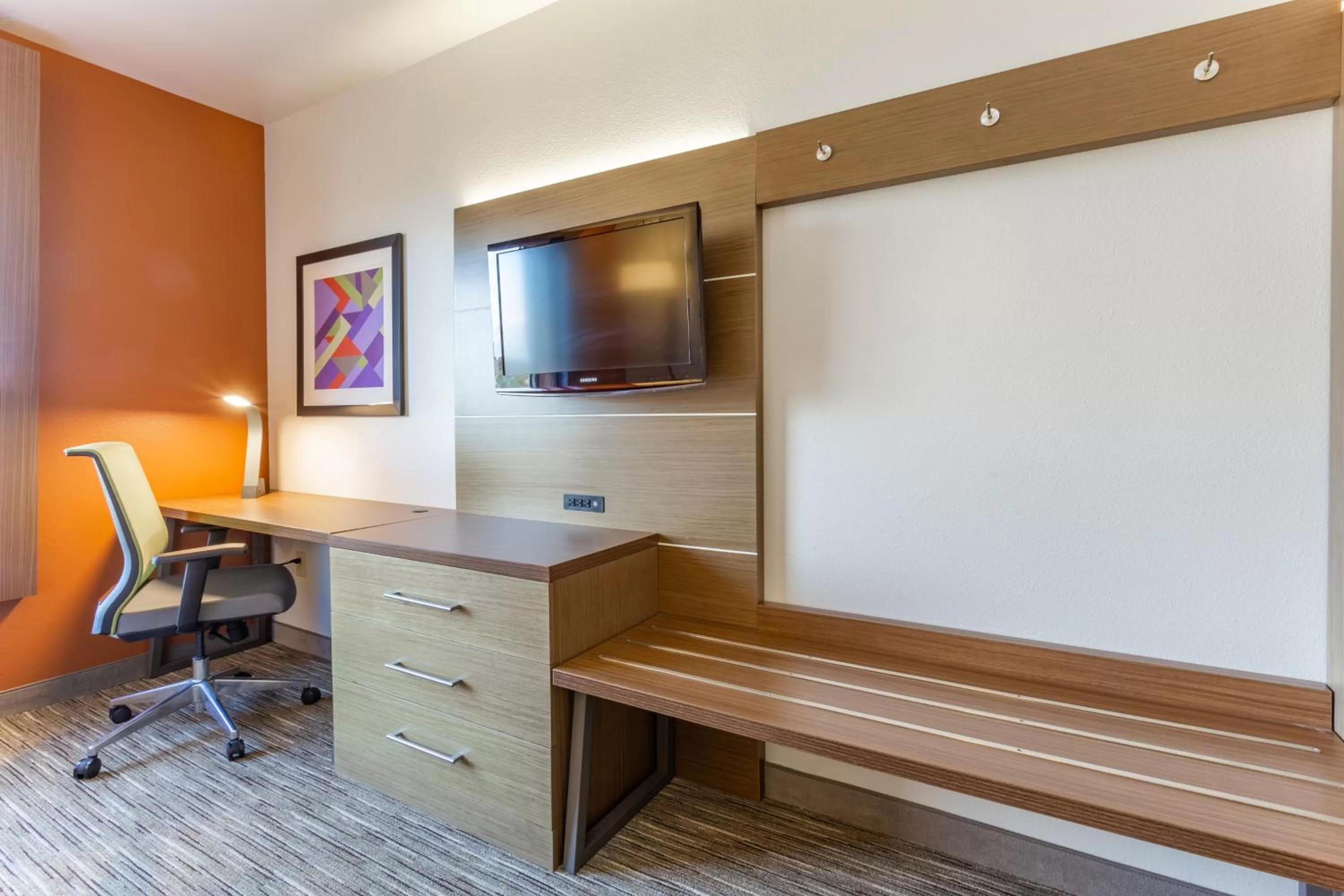 TV and multimedia in Holiday Inn Express Rockford-Loves Park by IHG