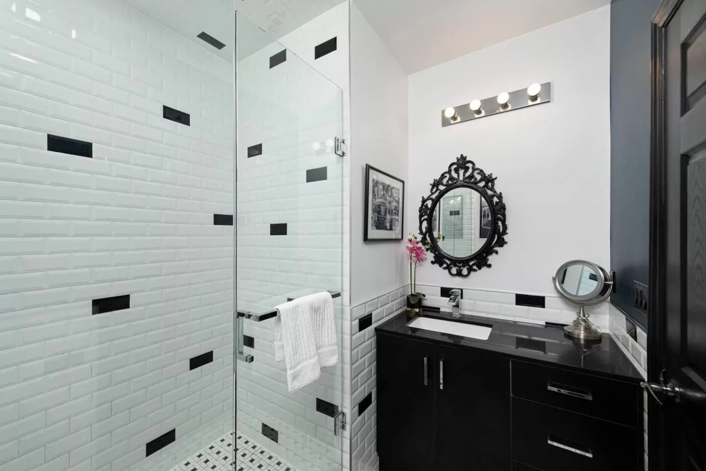 Kitchen/Kitchenette in Queen Street Lofts