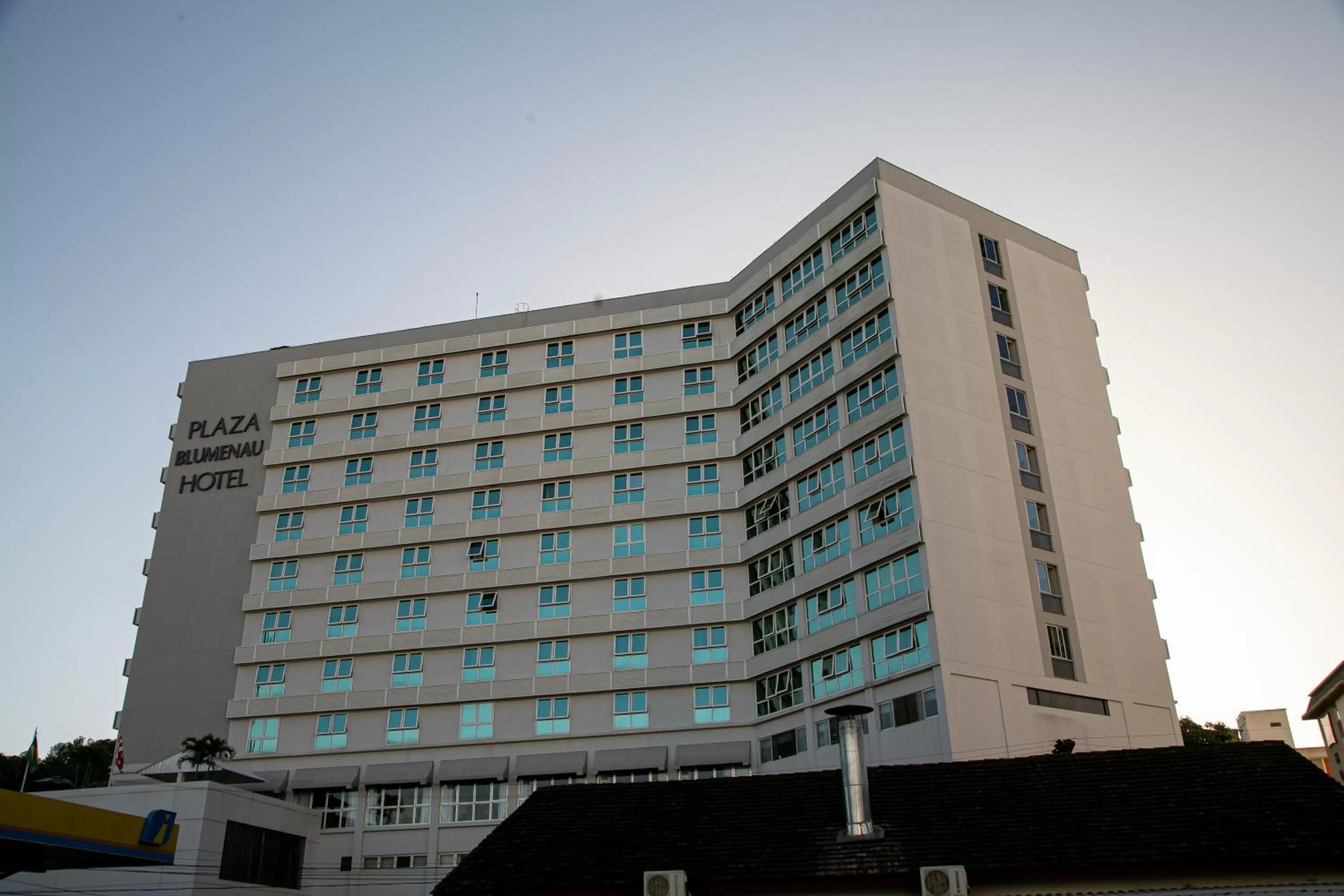 Property building in Plaza Blumenau Hotel
