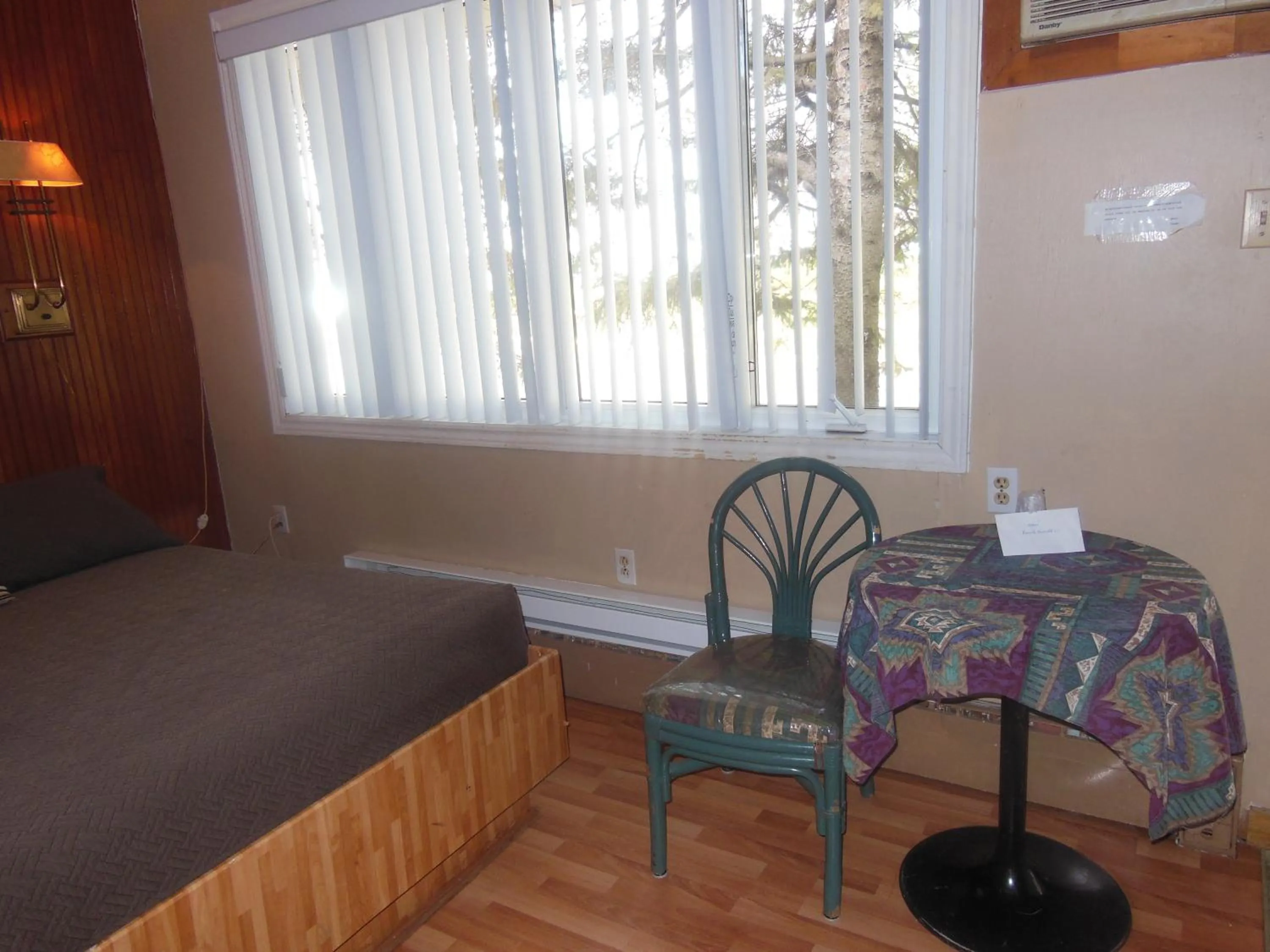 Day, Bed in Motel Le Paysan