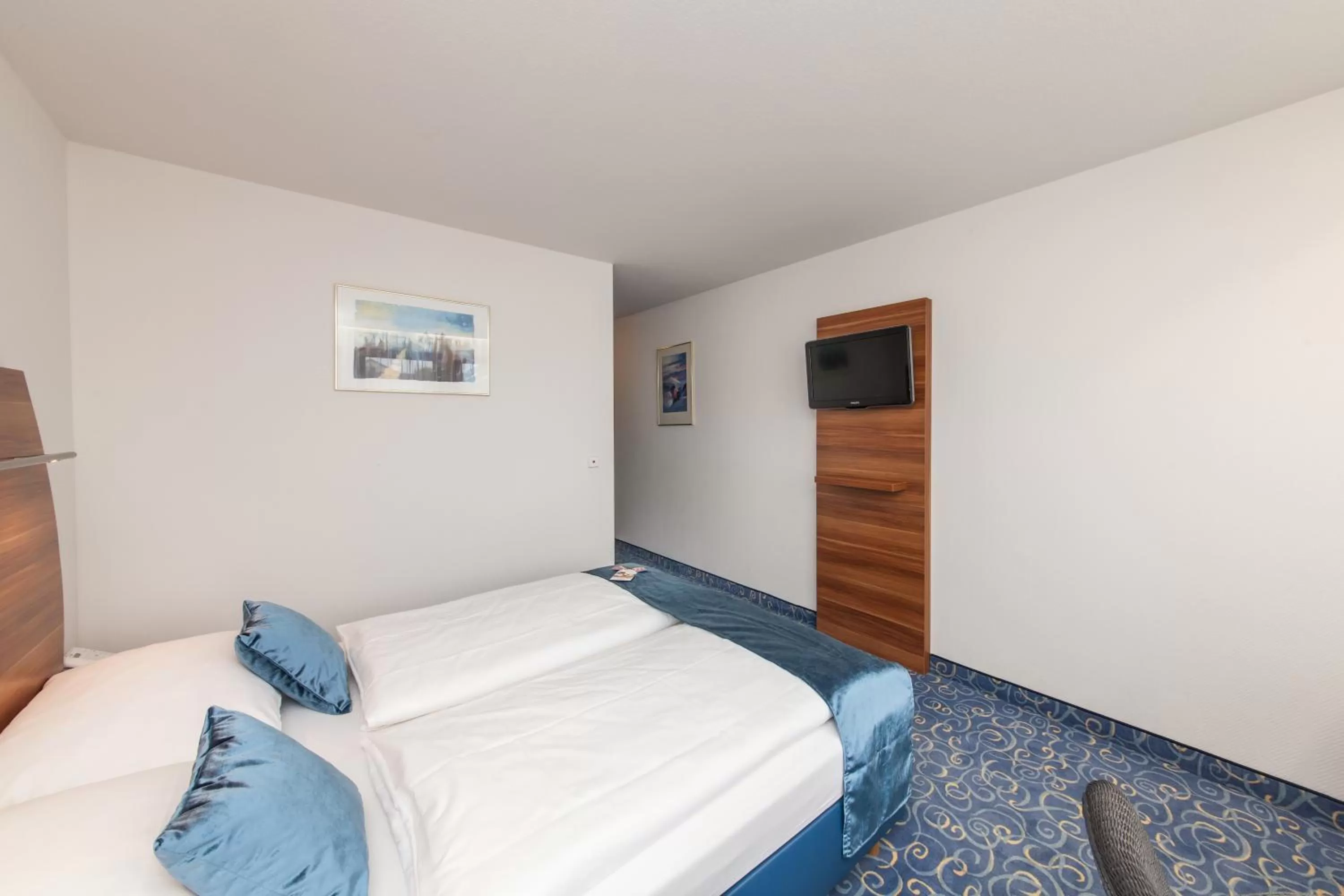 Photo of the whole room, Bed in Hotel Strohgäu