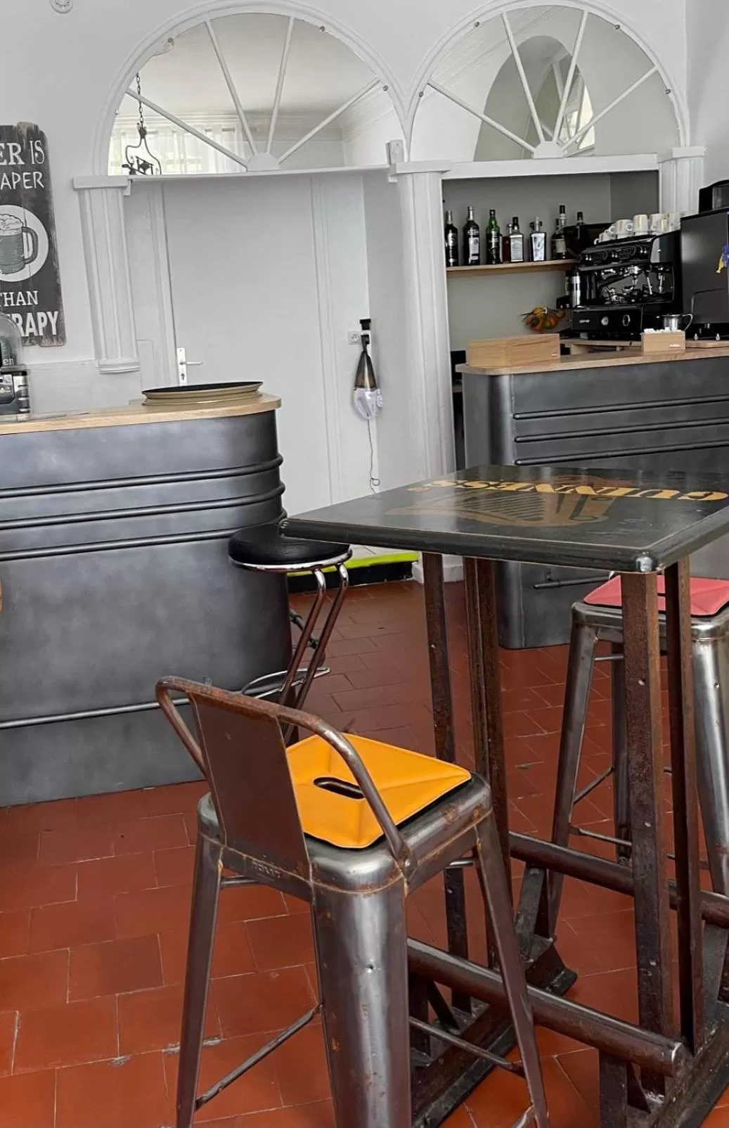 Communal lounge/ TV room in Logis Hotel Restaurant Le Domaine de la Régalière