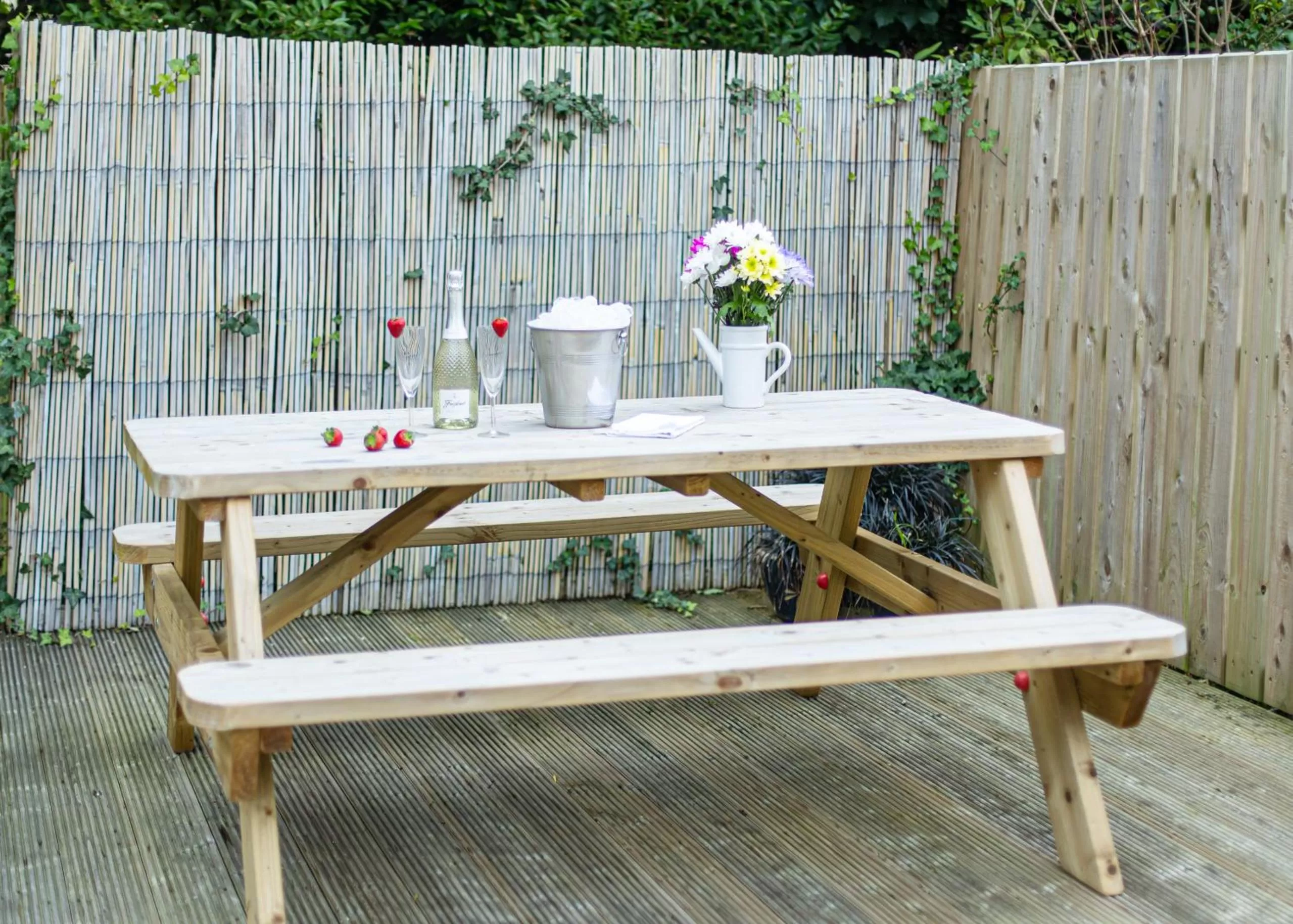 Patio in Entire family home , large rear garden and free parking