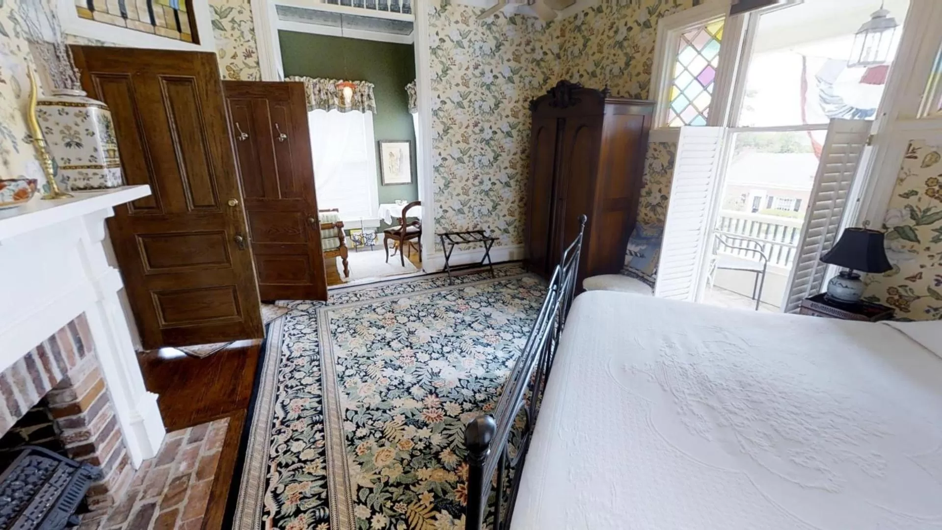 Bed in Hanna House Bed & Breakfast