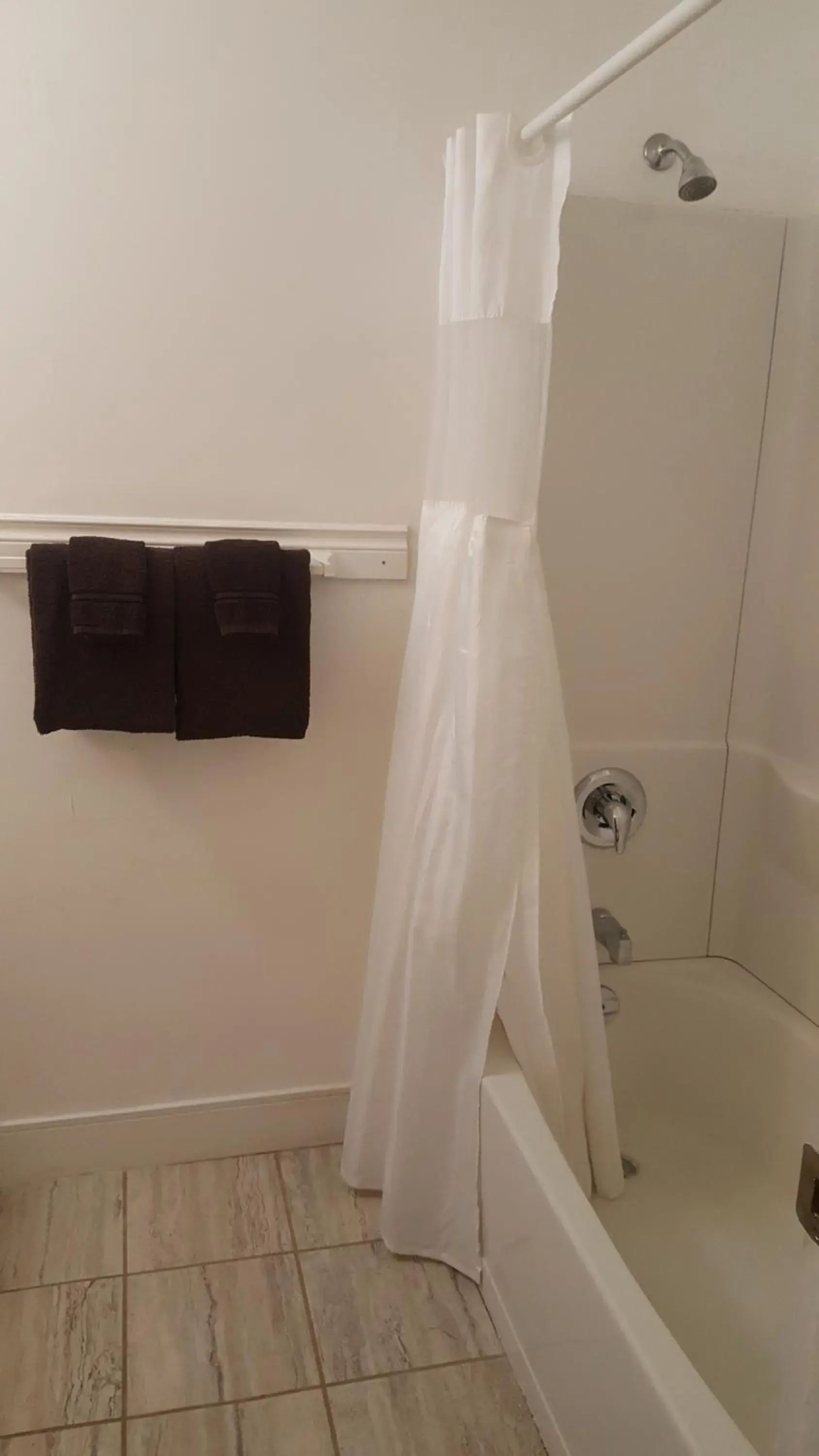 Queen Room - Non-Smoking in Centennial Motel Queen Room - Non-Smoking in Centennial Motel