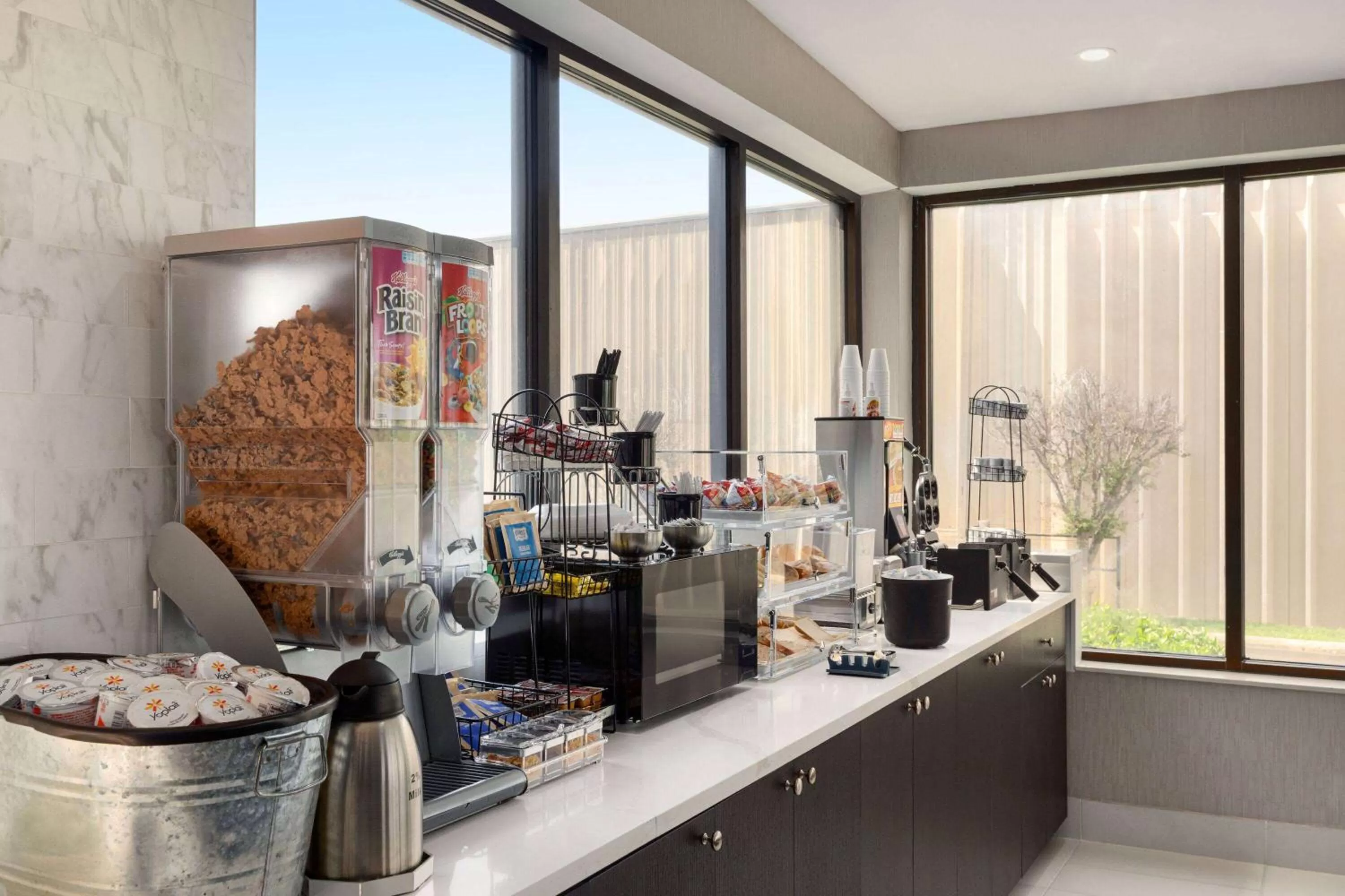 Restaurant/places to eat in La Quinta inn & suites by Wyndham Dothan