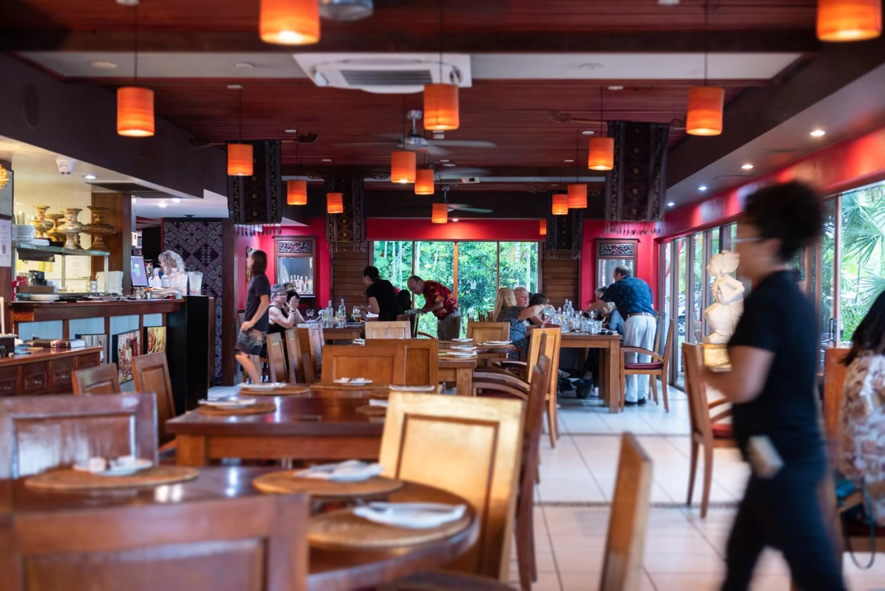 Restaurant/places to eat in Bay Village Tropical Retreat & Apartments