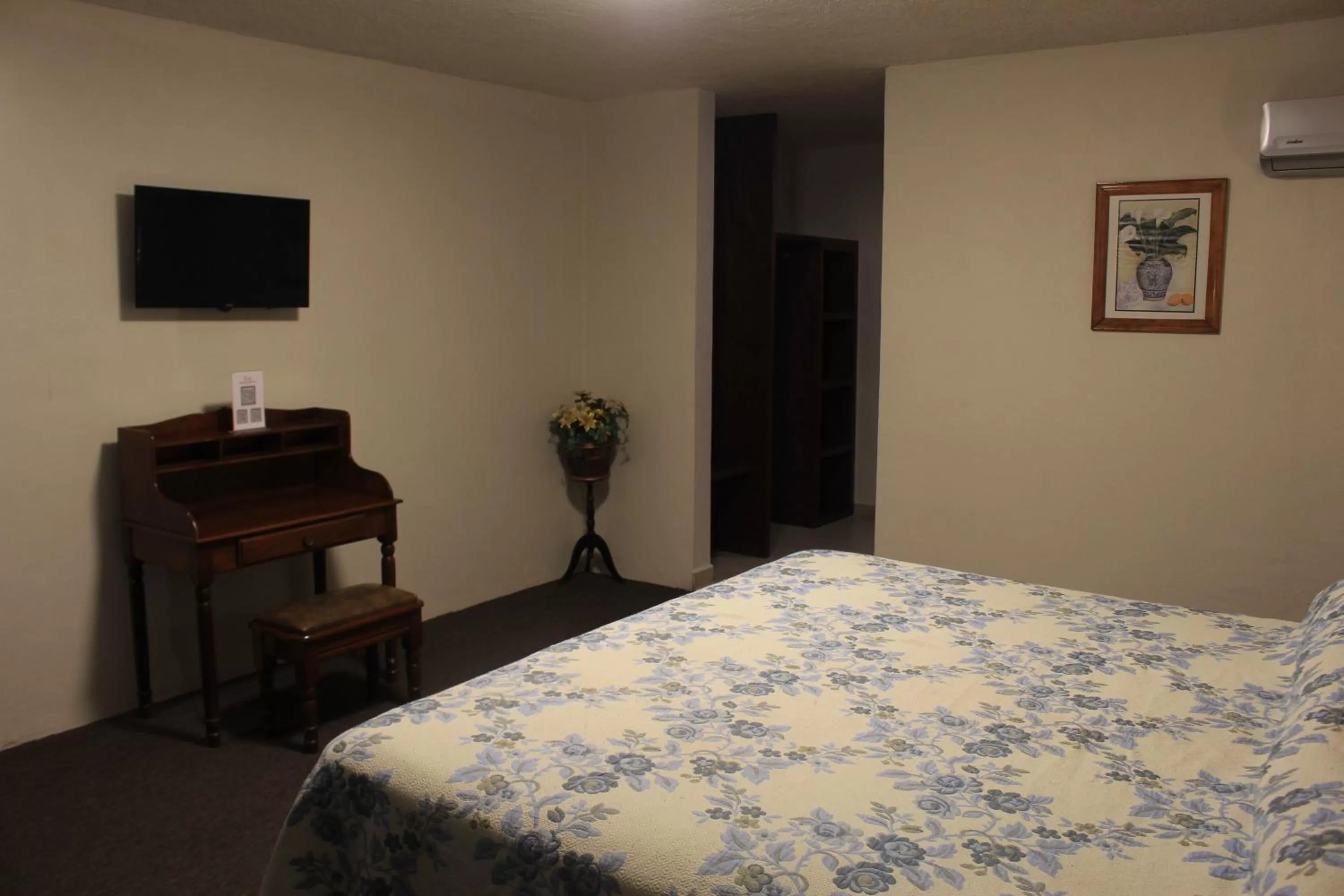 Bed in Hotel Meson del Puente