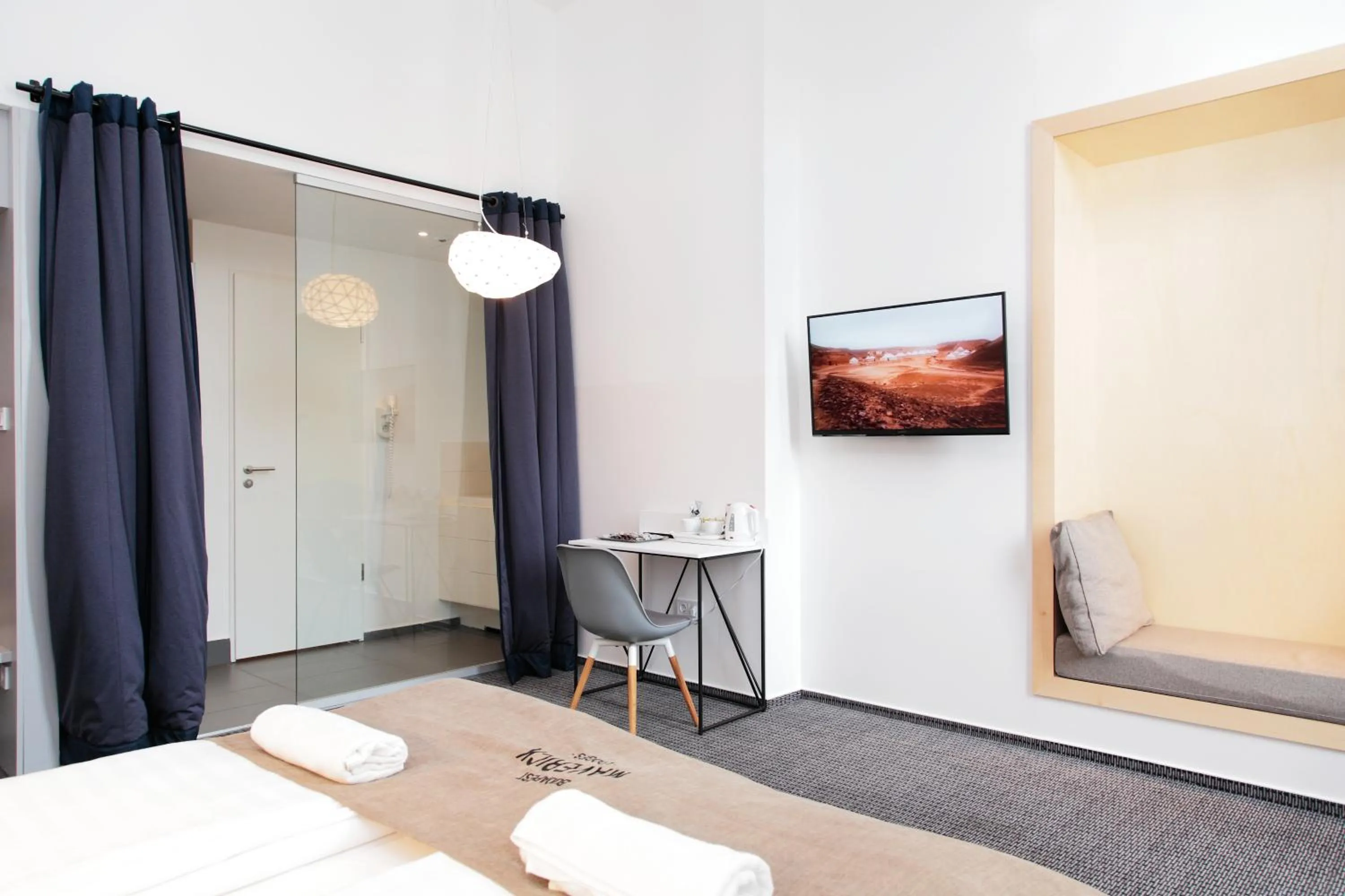 TV and multimedia, Bed in Maverick Budapest Soho