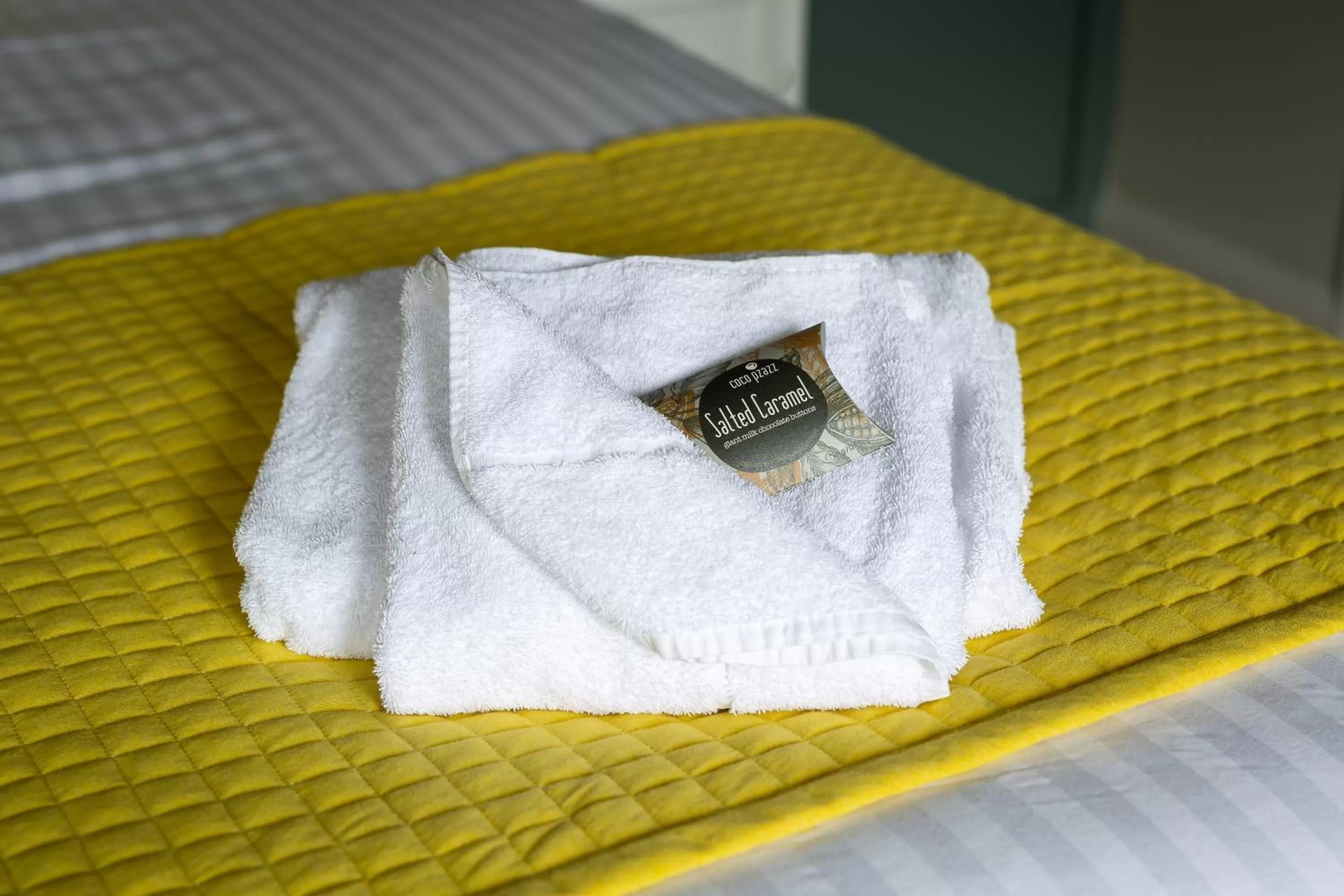 Bedroom, Bed in The Poacher Inn