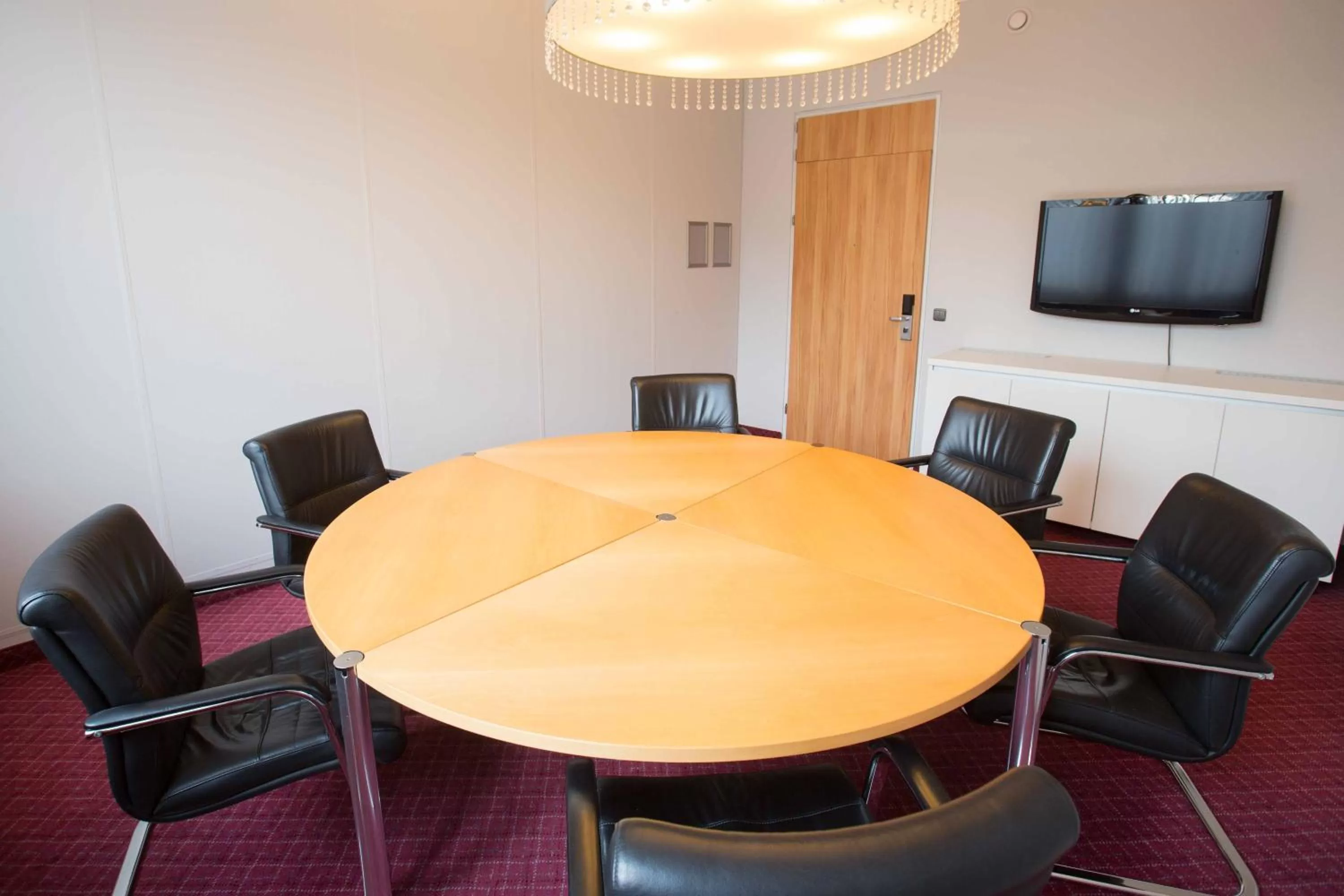 Meeting/conference room in Crowne Plaza Frankfurt Congress Hotel by IHG