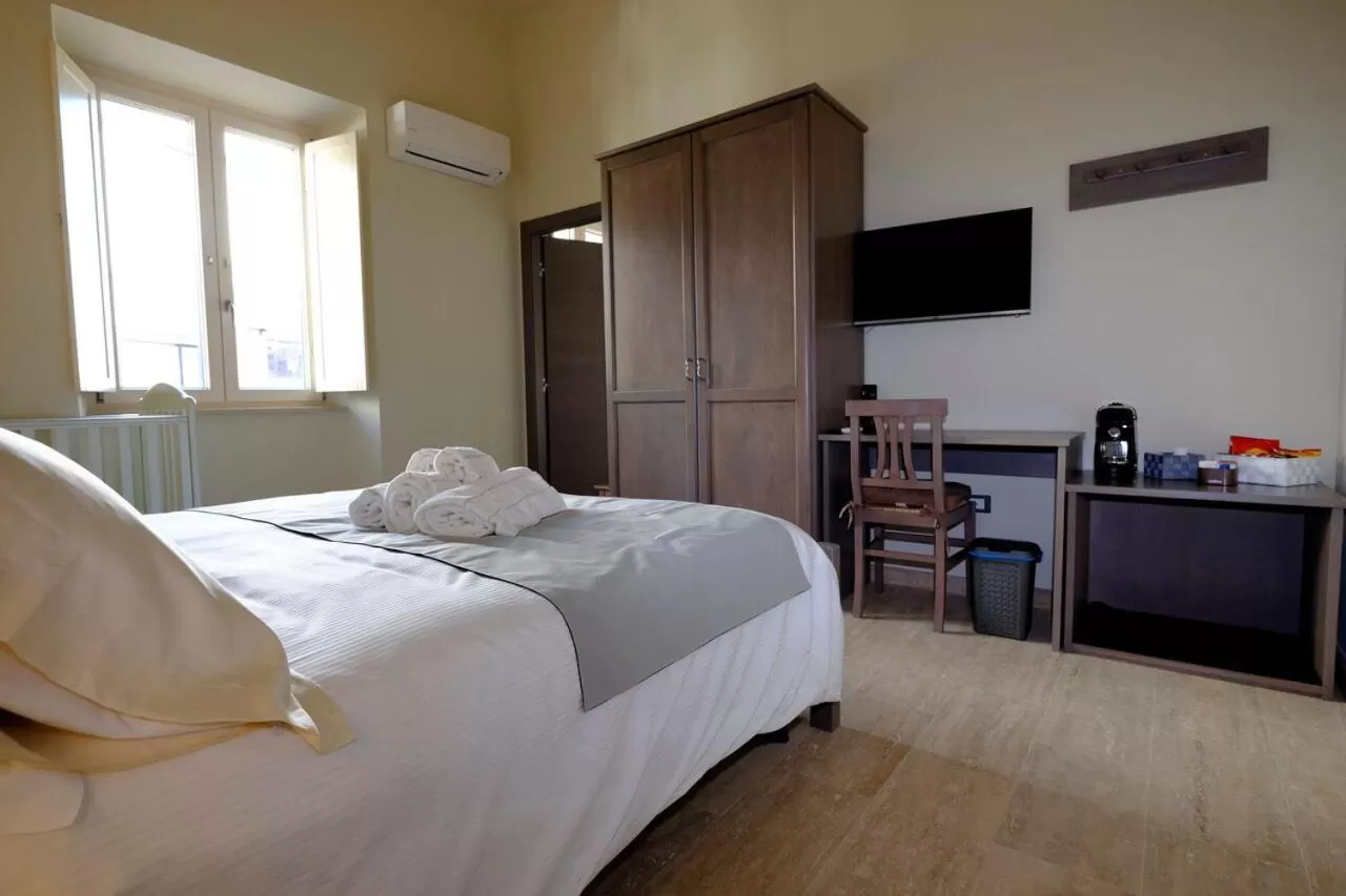 Decorative detail, Bed in EOS Room and Breakfast