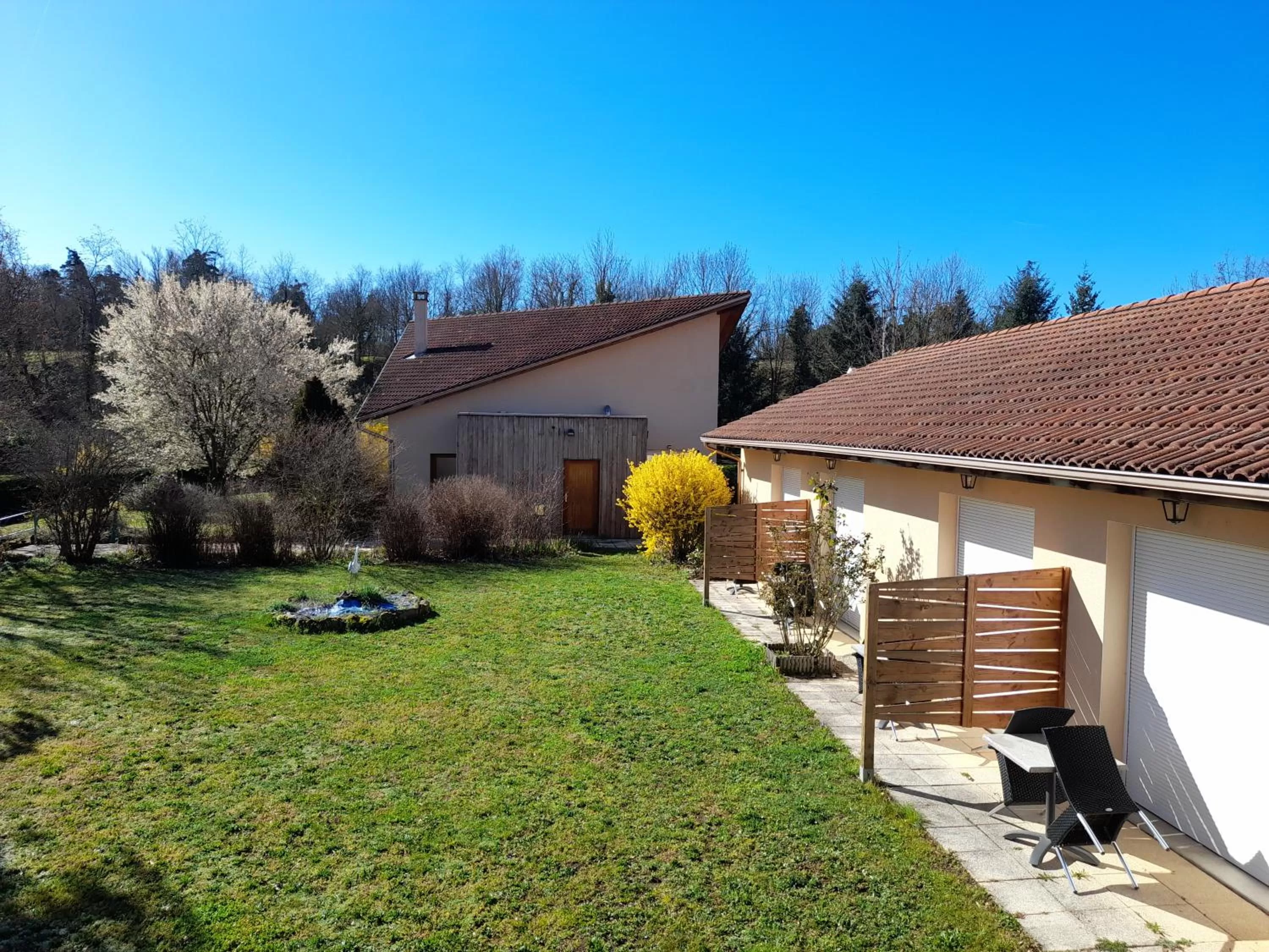Patio, Property Building in Hotel de l'Ile d'Amour