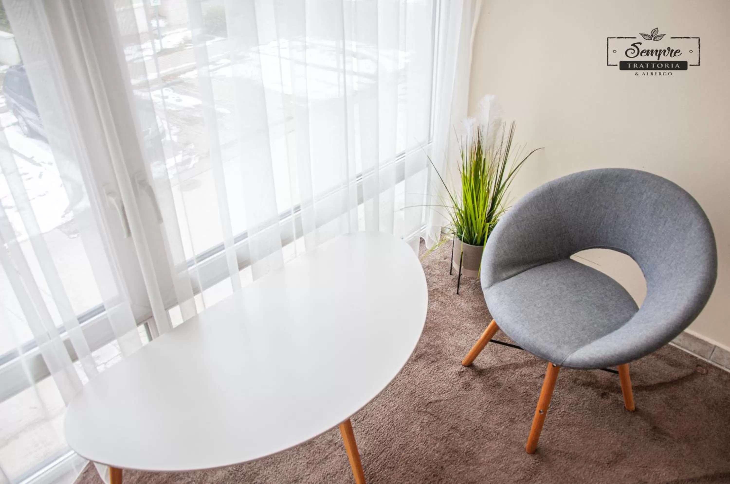 Seating Area in Sempre Étterem És Panzió