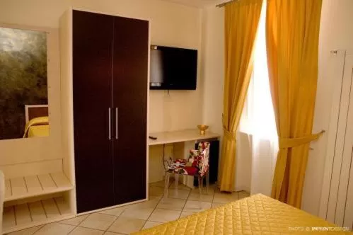 Other, TV/Entertainment Center in Residenza Glave