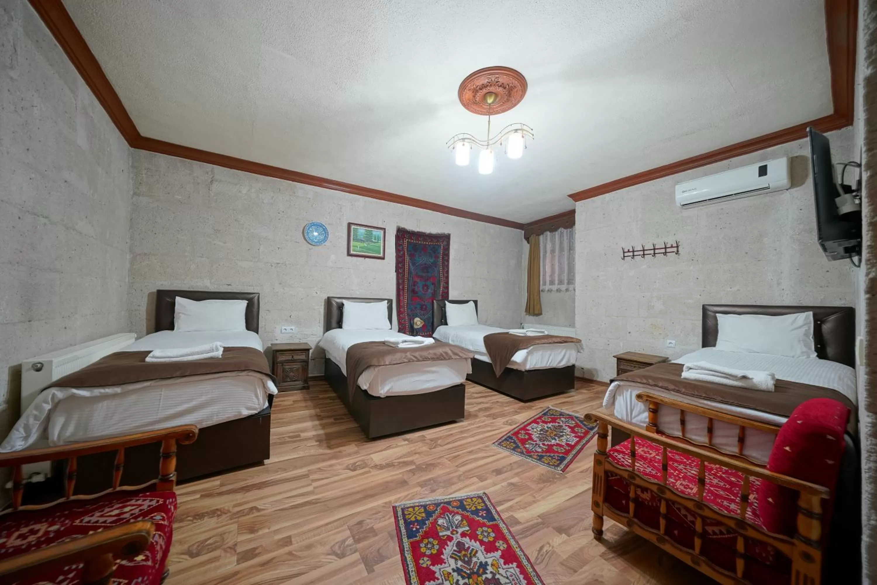 Photo of the whole room, Bed in Arch Palace