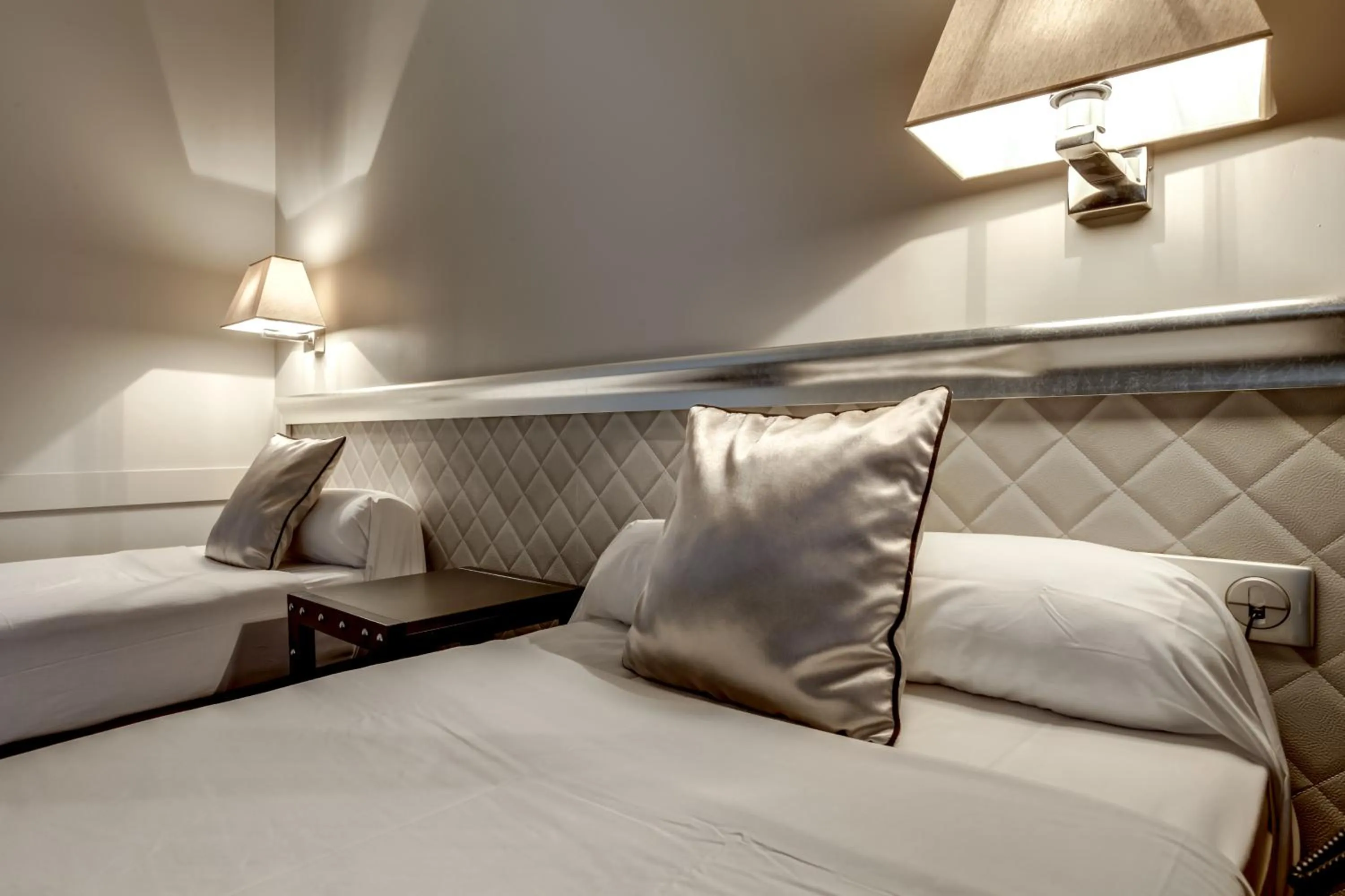 Bedroom, Bed in Hotel d'Amiens