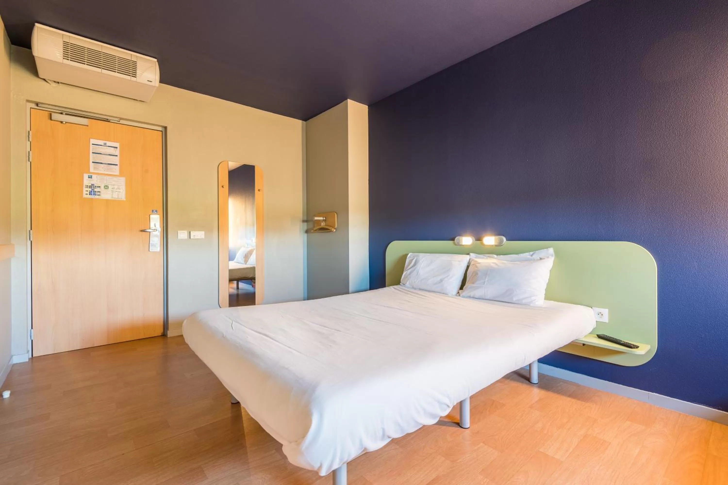 Bed in ibis budget Amberieu en Bugey/Chateau Gaillard A42