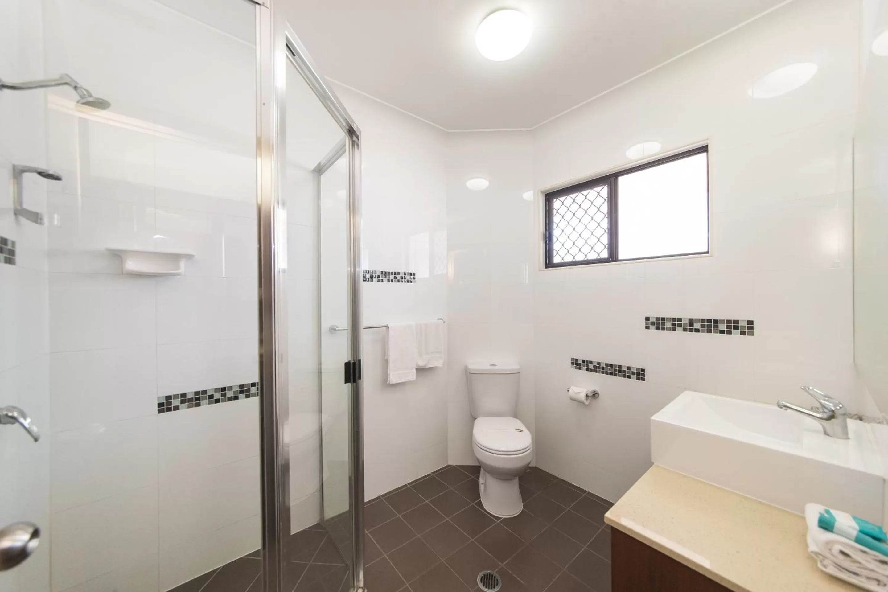 Bathroom in Rocky Resort Motor Inn